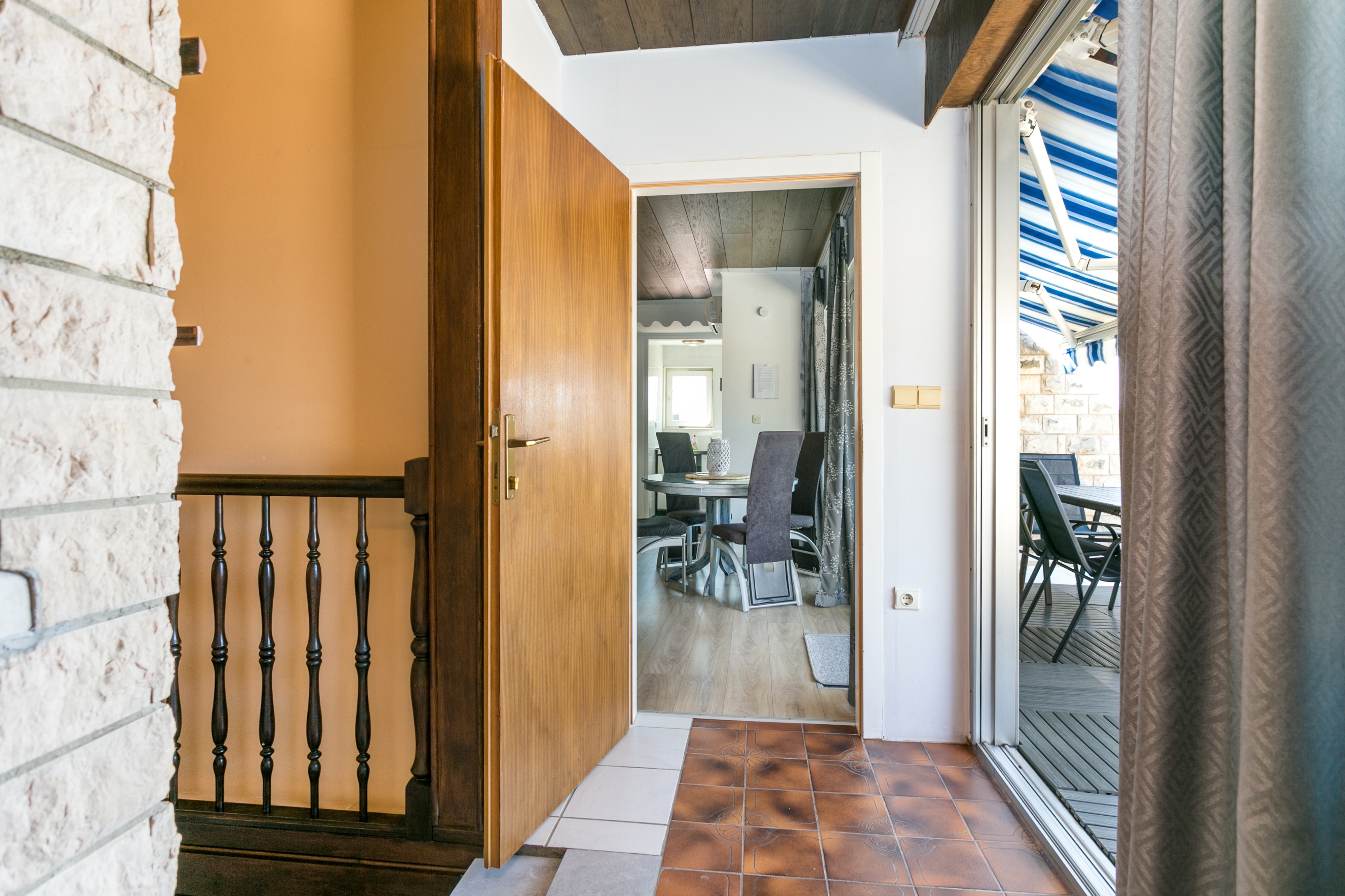 Three bedroom apartment with terrace and sea view Sumpetar, Omiš  A-c