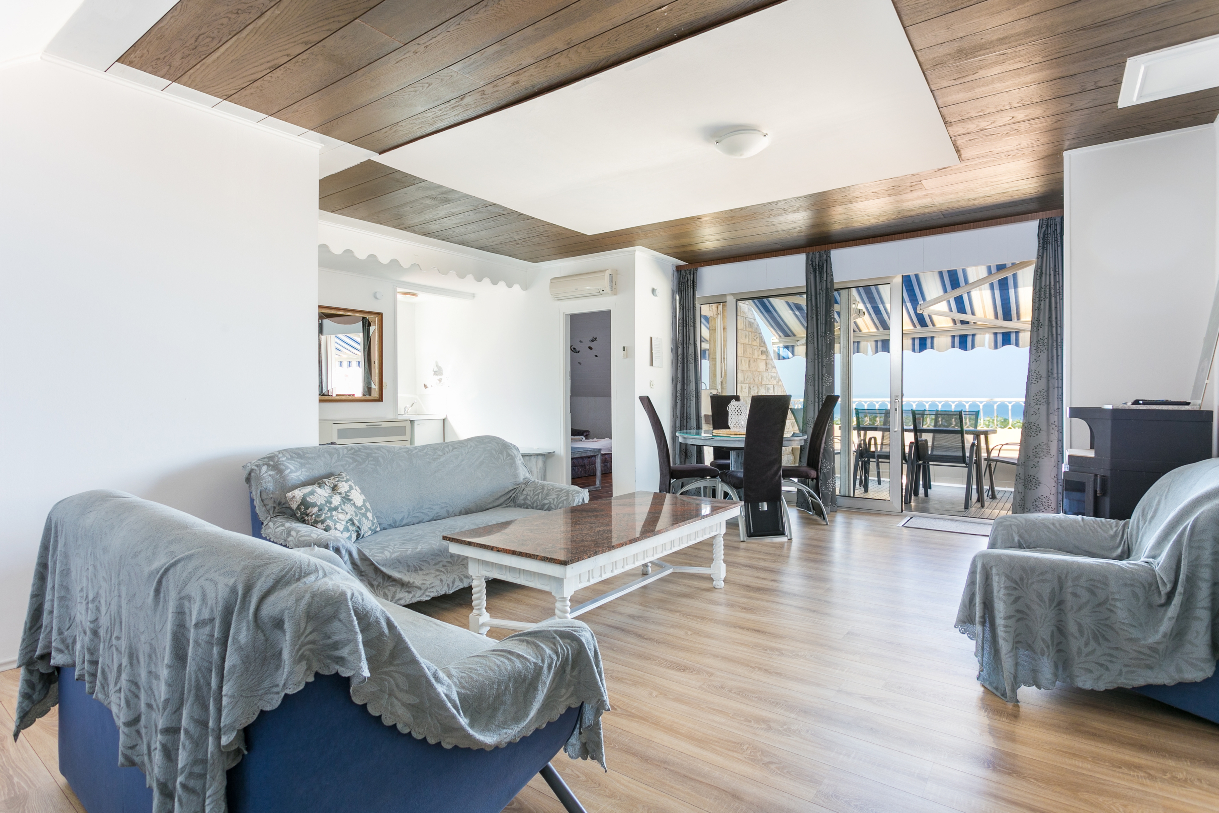 Three bedroom apartment with terrace and sea view Sumpetar, Omiš (A-21633-c) Three bedroom apartment with terrace and sea view Sumpetar, Omiš (A-21633-c)