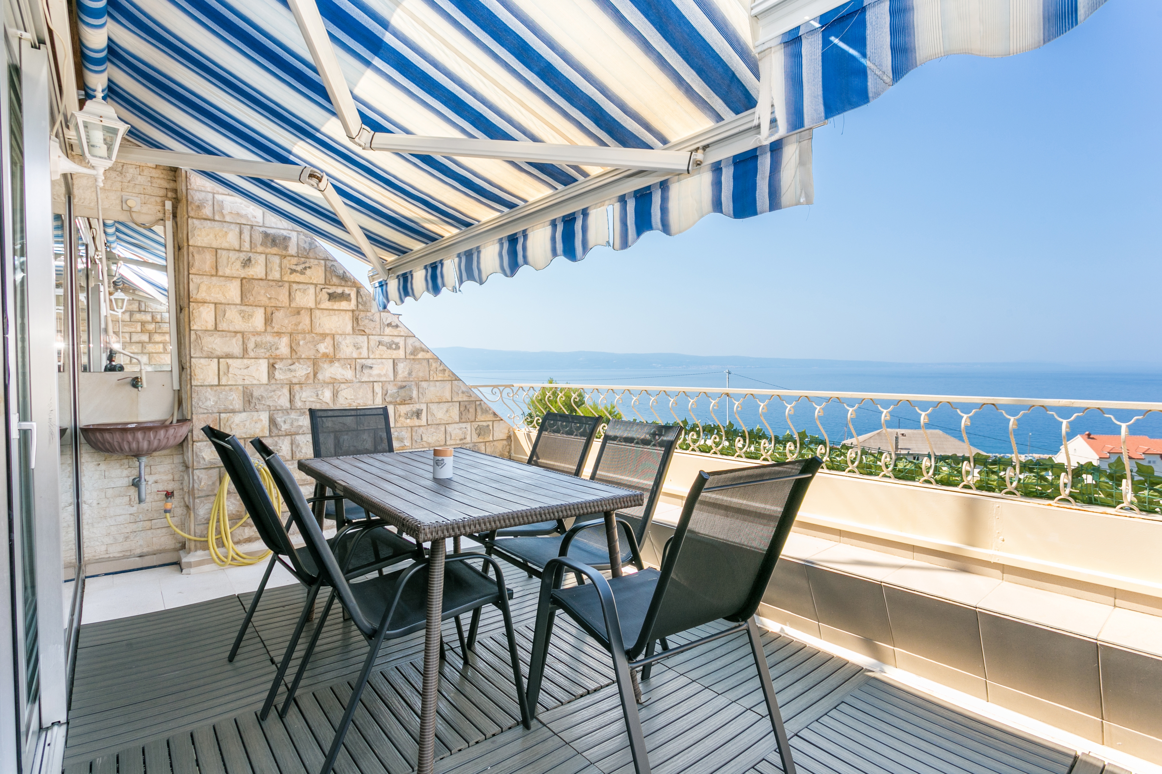 Three bedroom apartment with terrace and sea view Sumpetar, Omiš  A-c