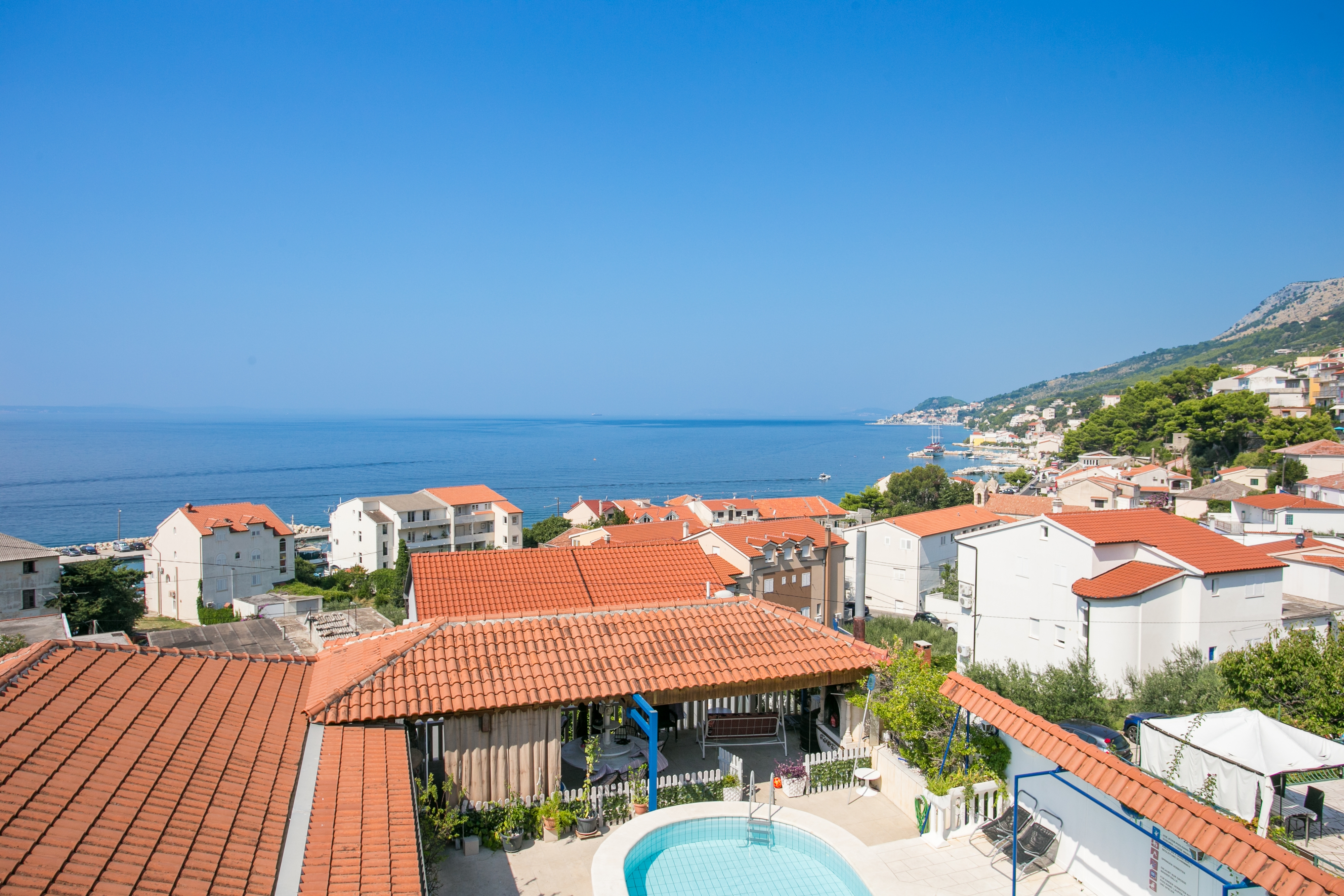 Three bedroom apartment with terrace and sea view Sumpetar, Omiš  A-c