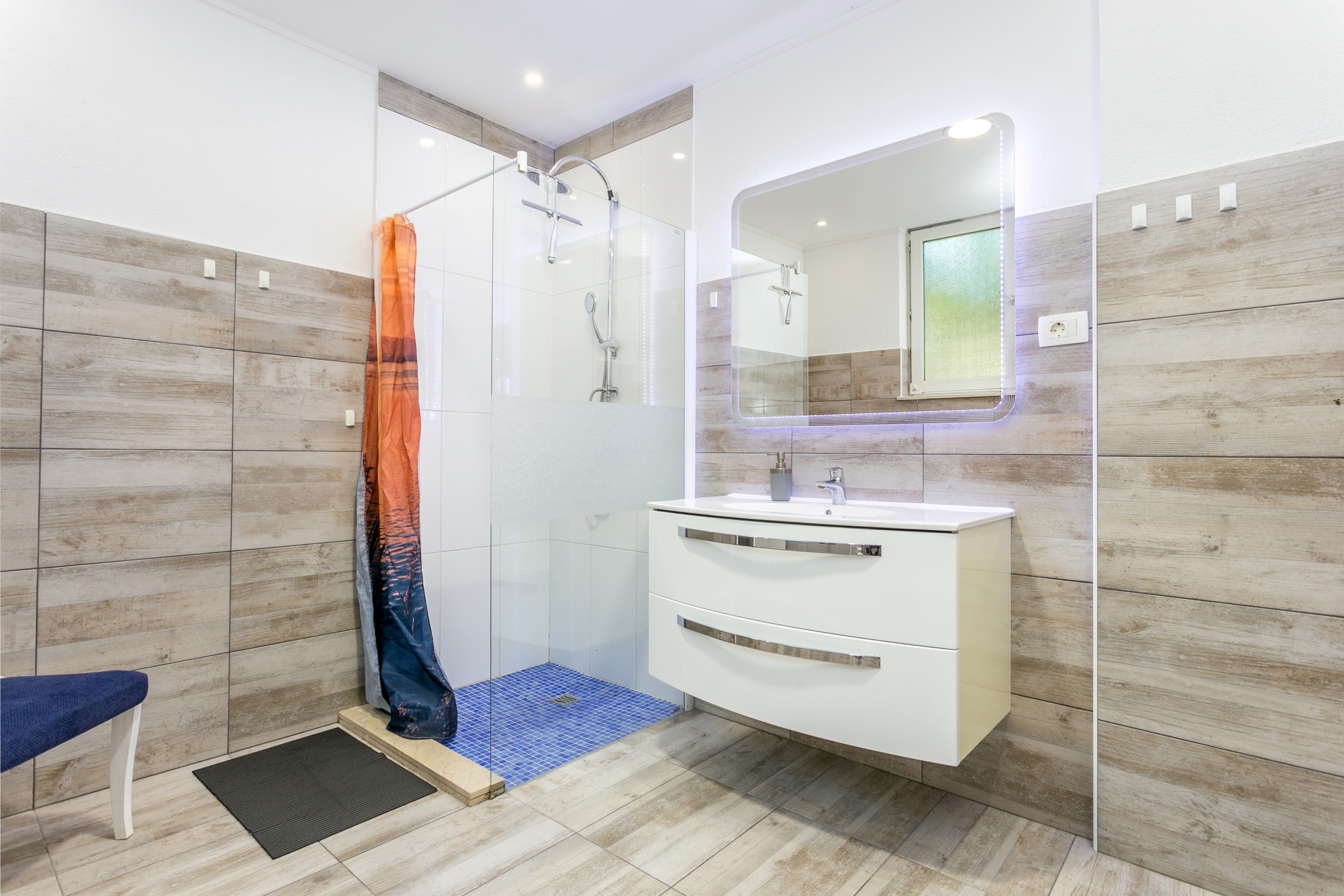 Two bedroom apartment with terrace and sea view Sumpetar, Omiš  A-d