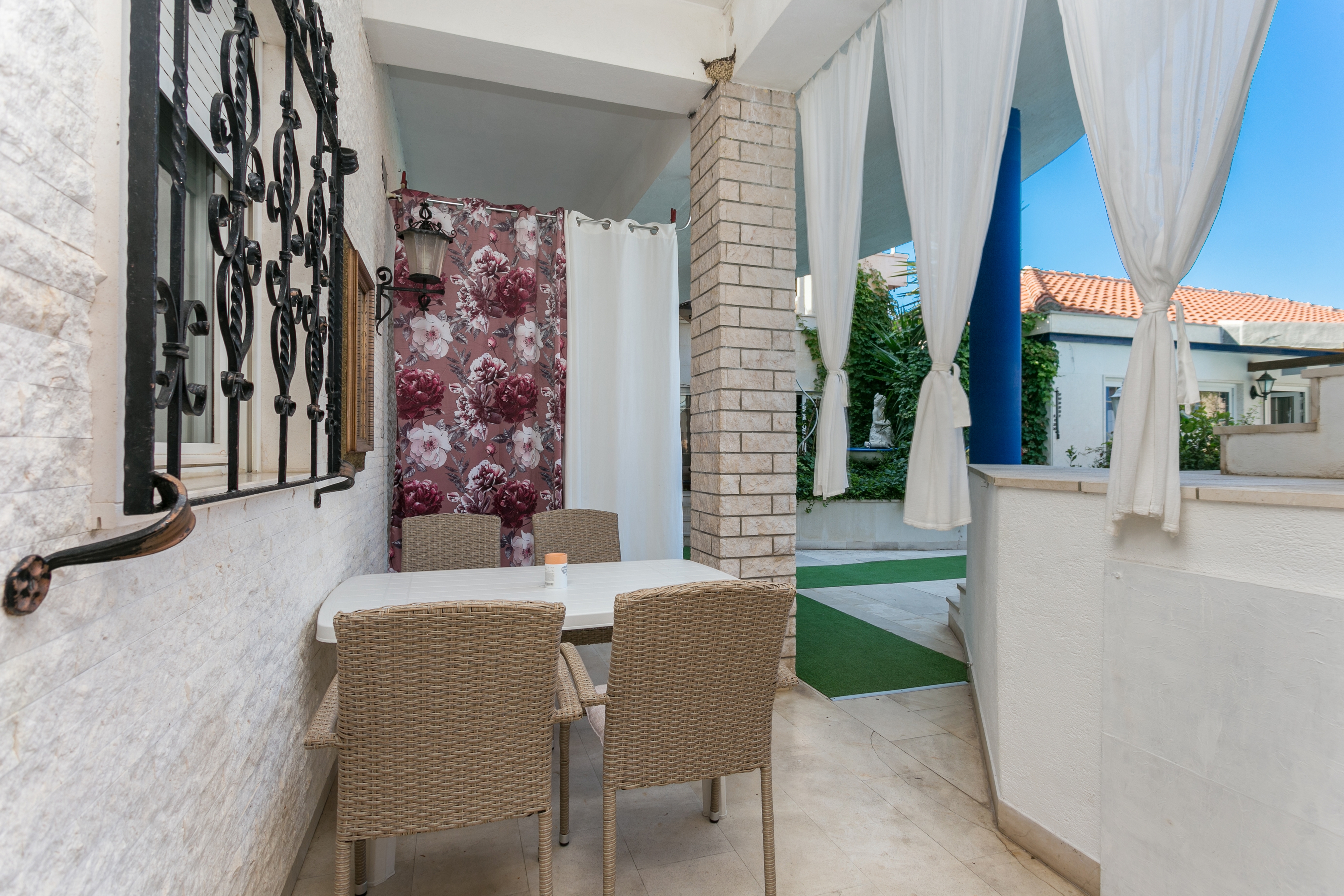 Two bedroom apartment with terrace and sea view Sumpetar, Omiš  A-d
