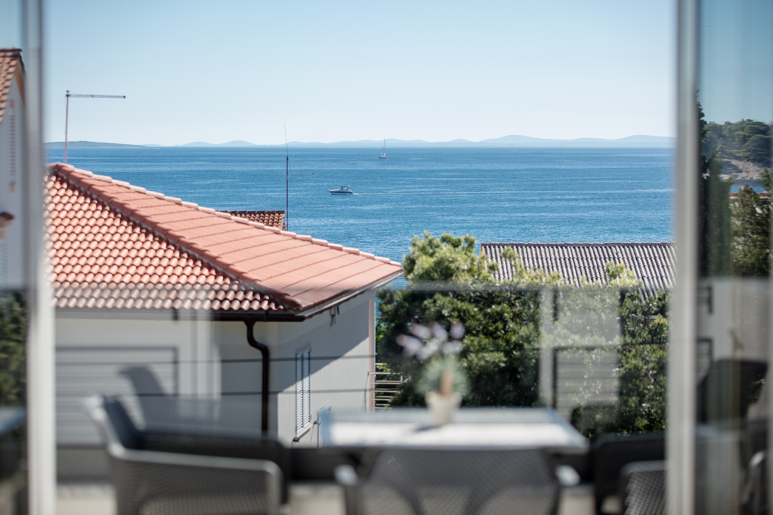 Two bedroom apartment with balcony and sea view Banjol, Rab (A-21635-e) Two bedroom apartment with balcony and sea view Banjol, Rab (A-21635-e)