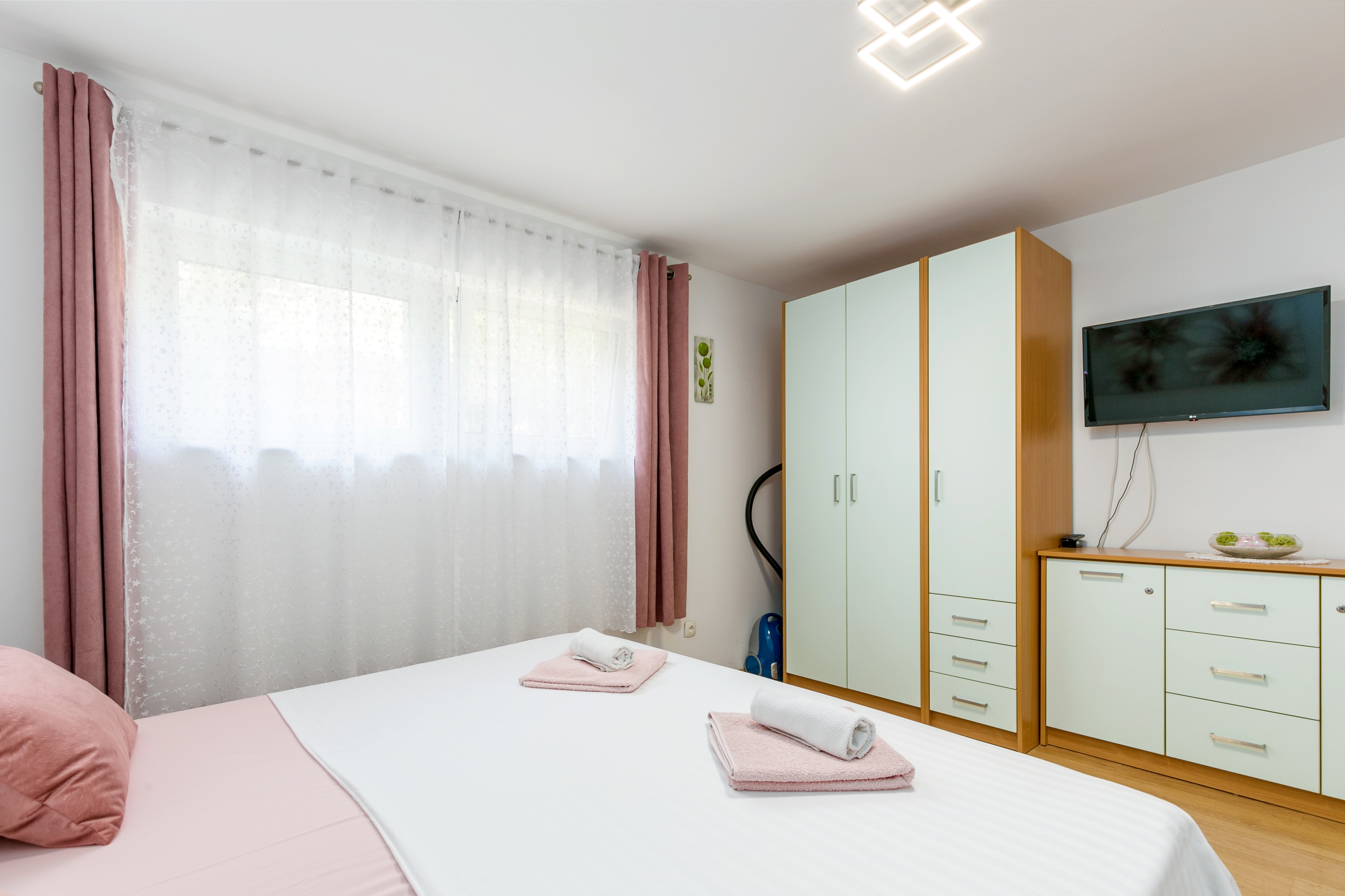 Three bedroom apartment with terrace Kaštel Kambelovac, Kaštela  A-a