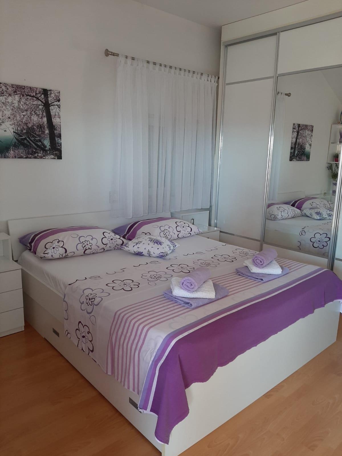Two bedroom apartment with terrace and sea view Kaštel Kambelovac, Kaštela  A-c