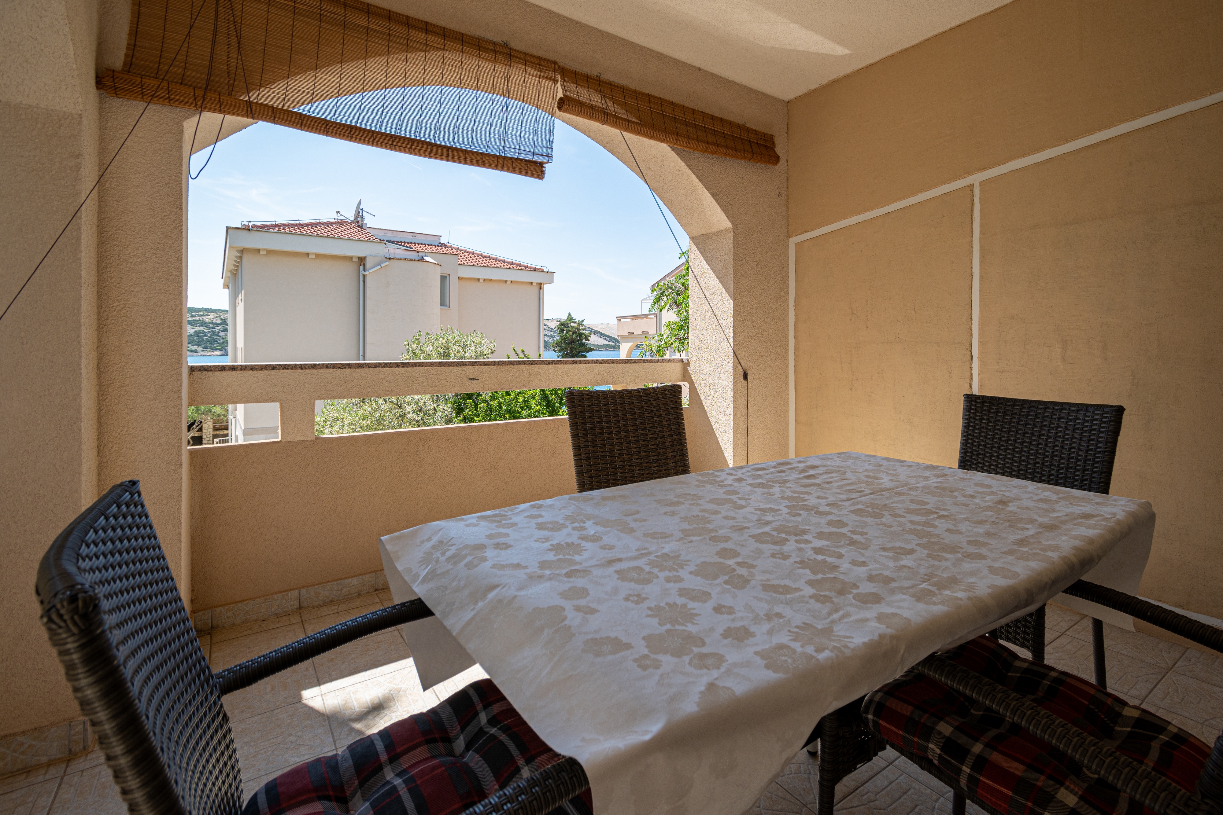 Two bedroom apartment near beach Stara Novalja, Pag  A-a