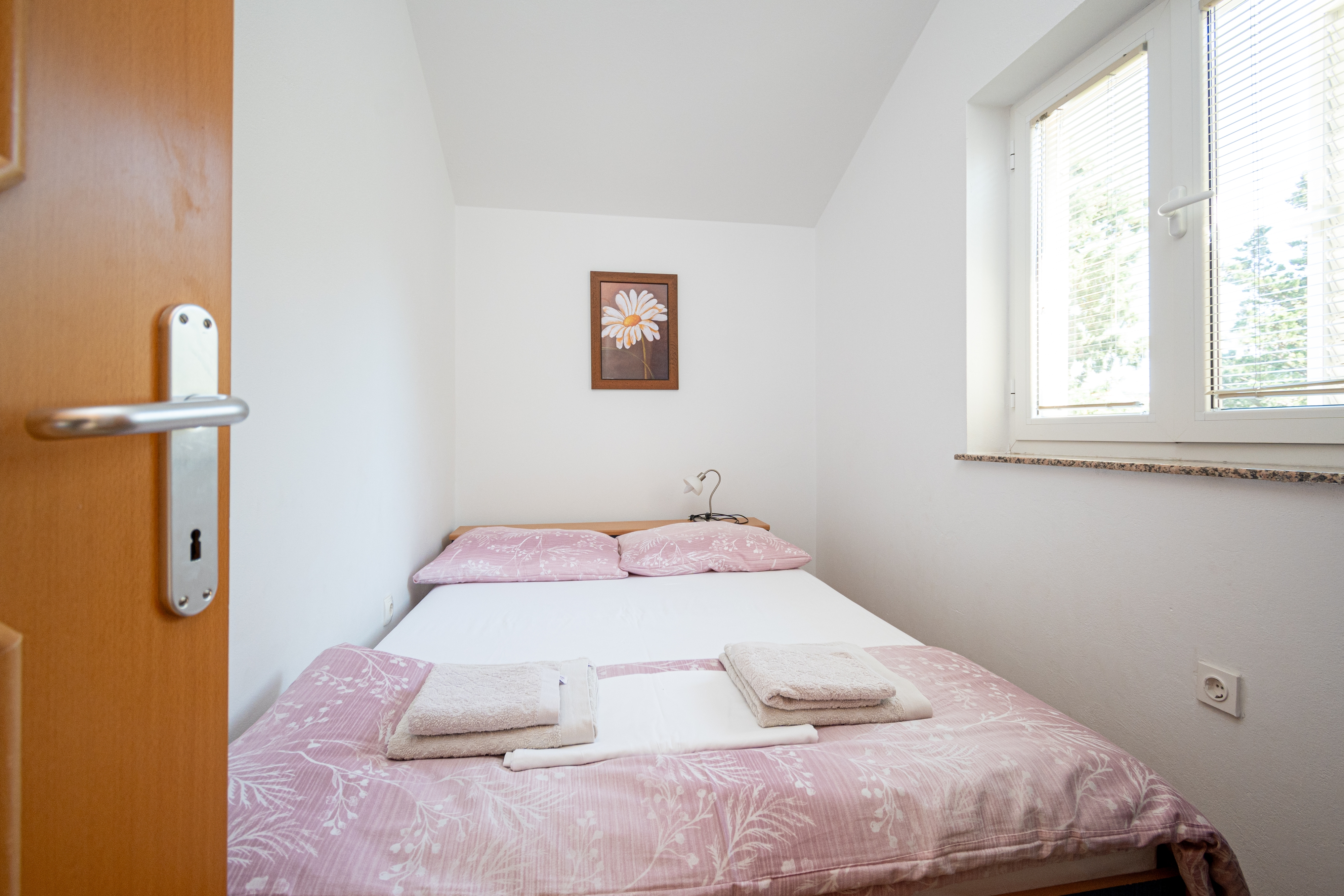 Two bedroom apartment near beach Stara Novalja, Pag  A-b