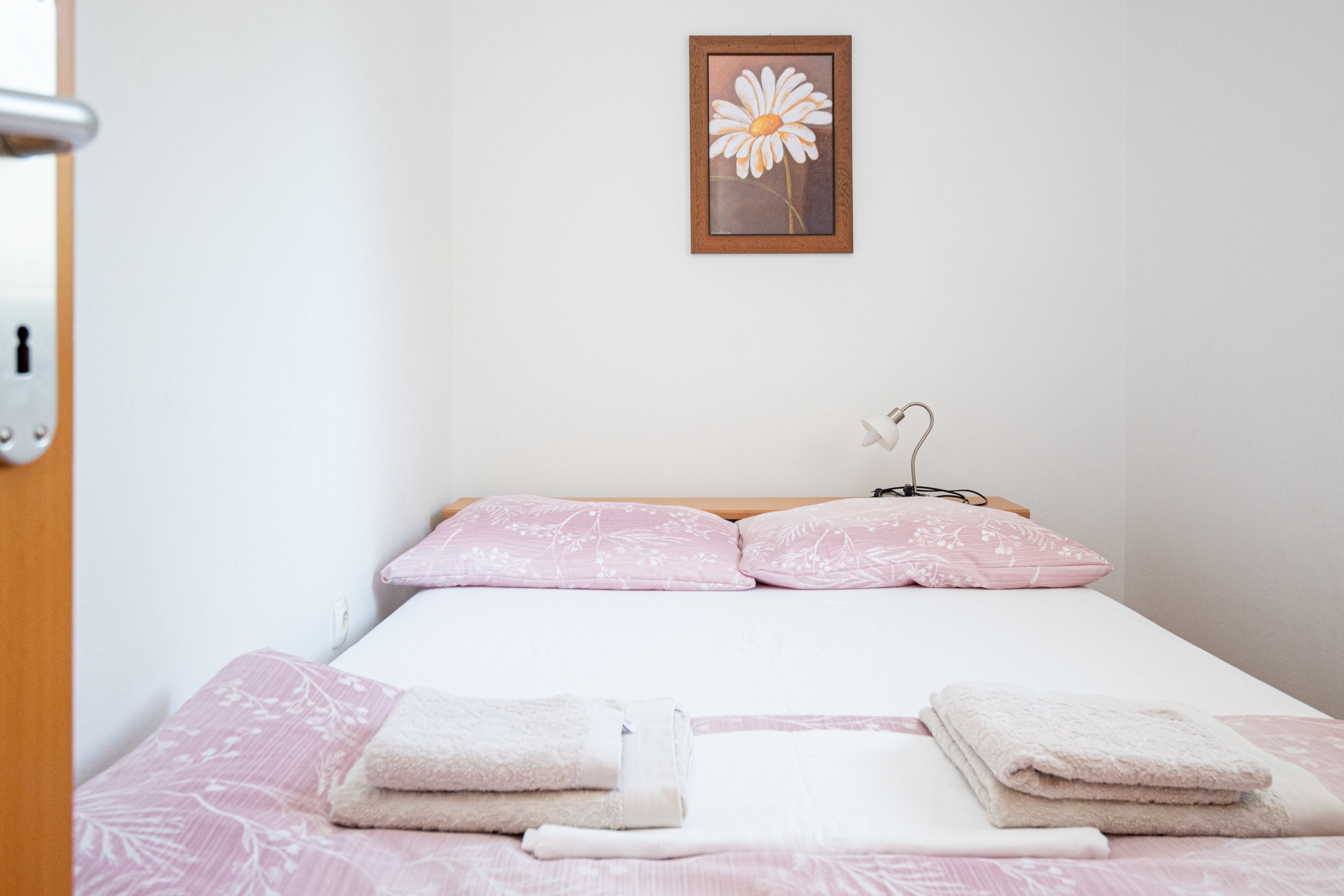 Two bedroom apartment near beach Stara Novalja, Pag  A-b