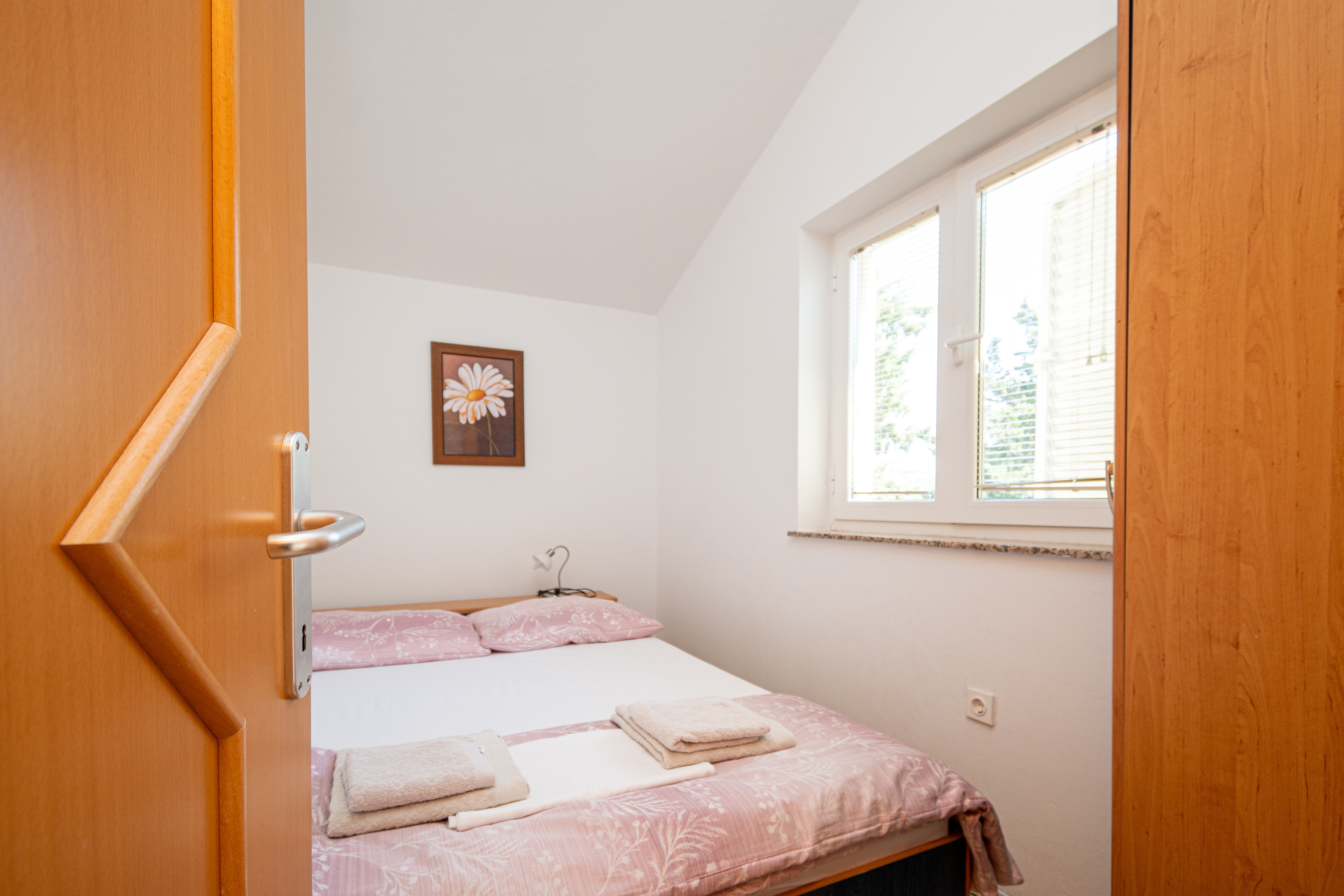 Two bedroom apartment near beach Stara Novalja, Pag  A-b