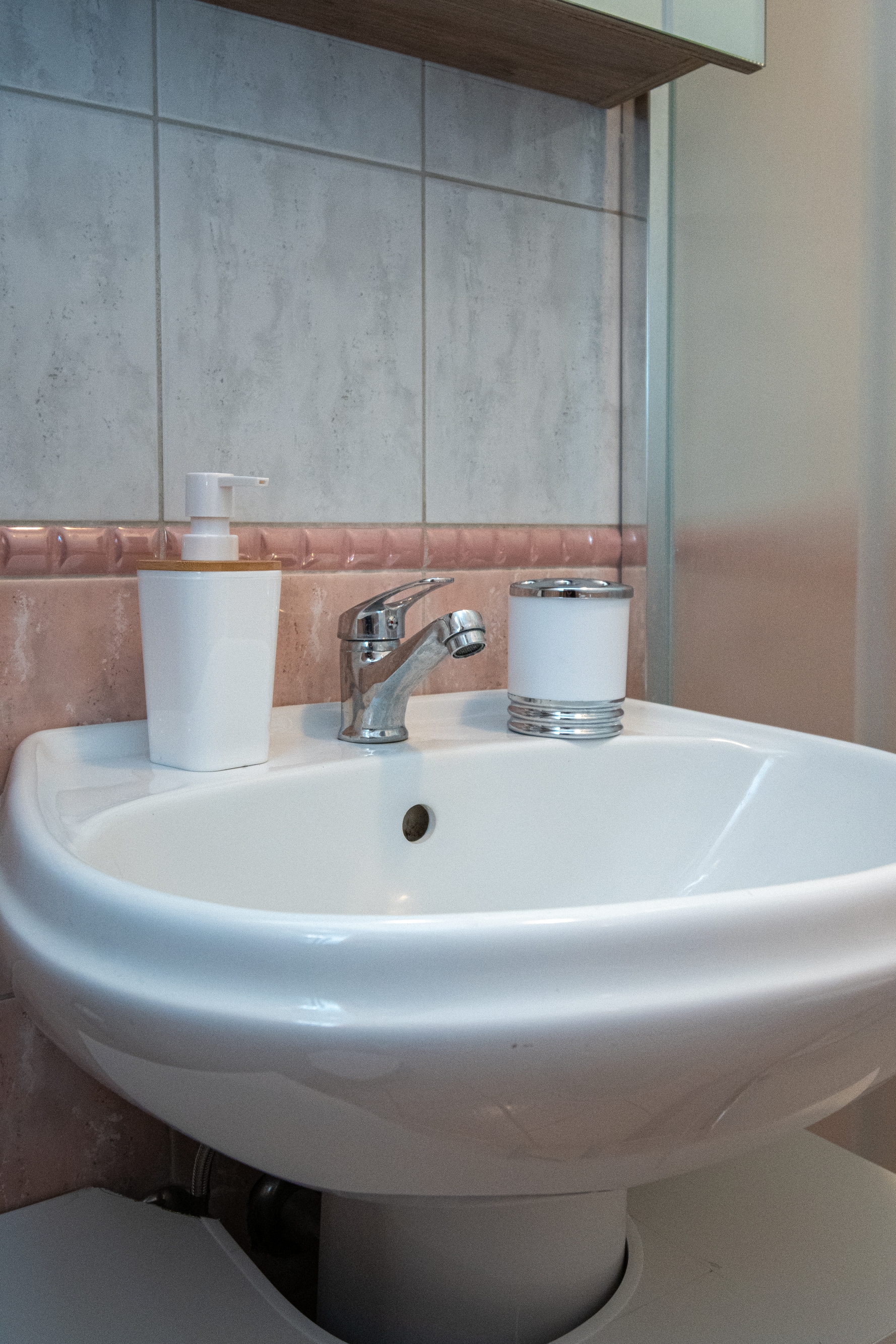 Three bedroom apartment near beach Stara Novalja, Pag  A-c