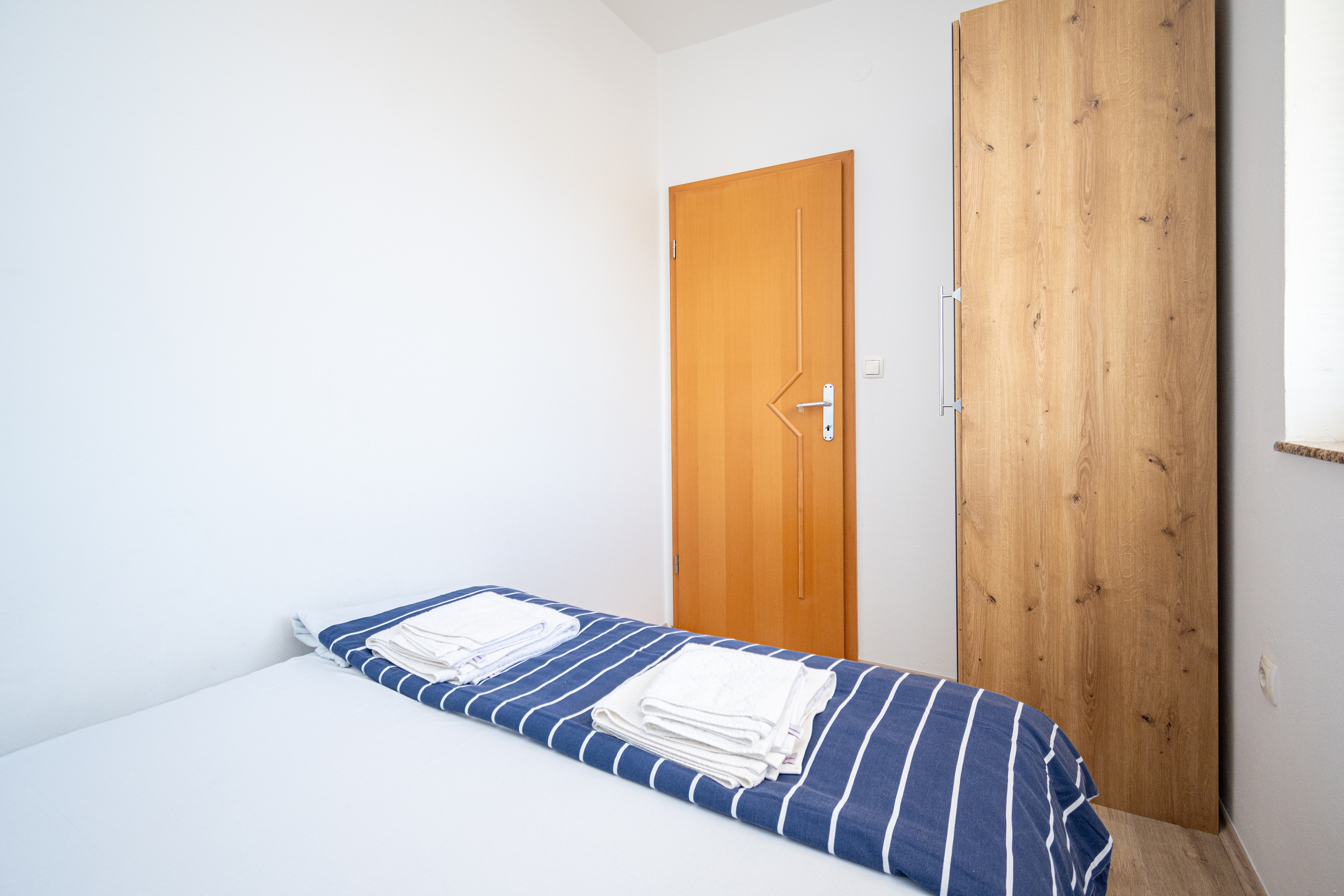 Three bedroom apartment near beach Stara Novalja, Pag  A-c