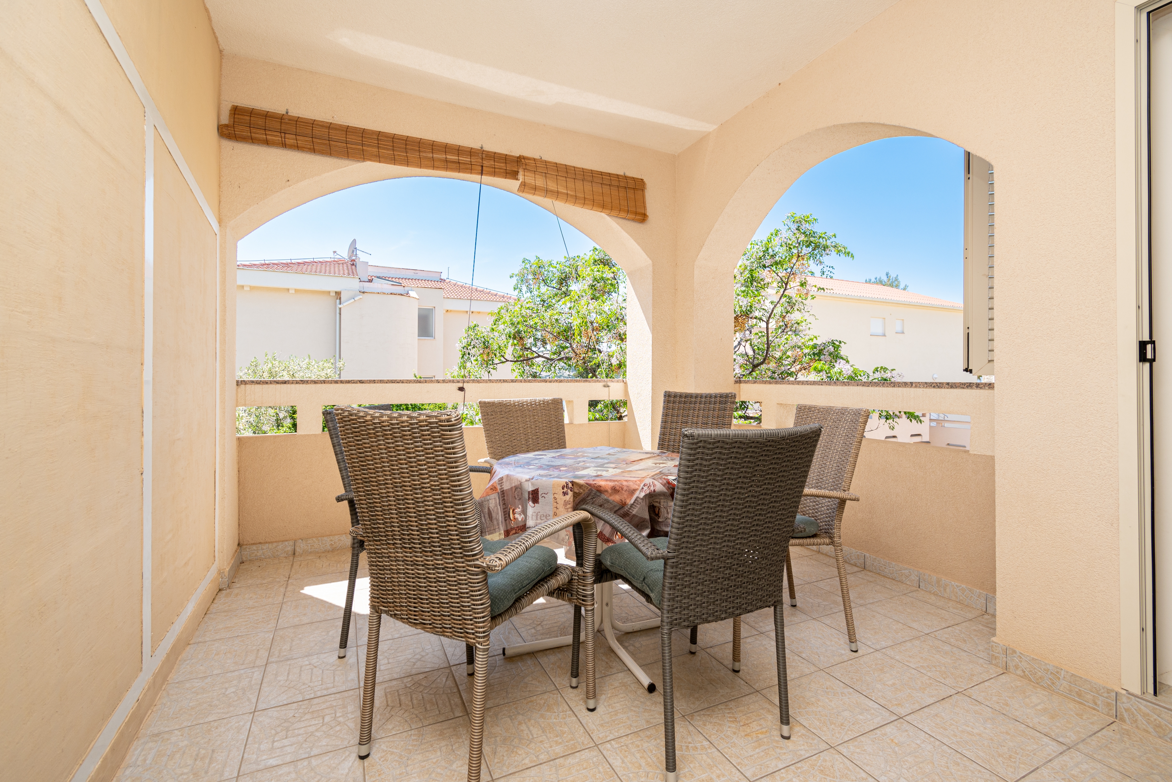 Three bedroom apartment near beach Stara Novalja, Pag  A-c