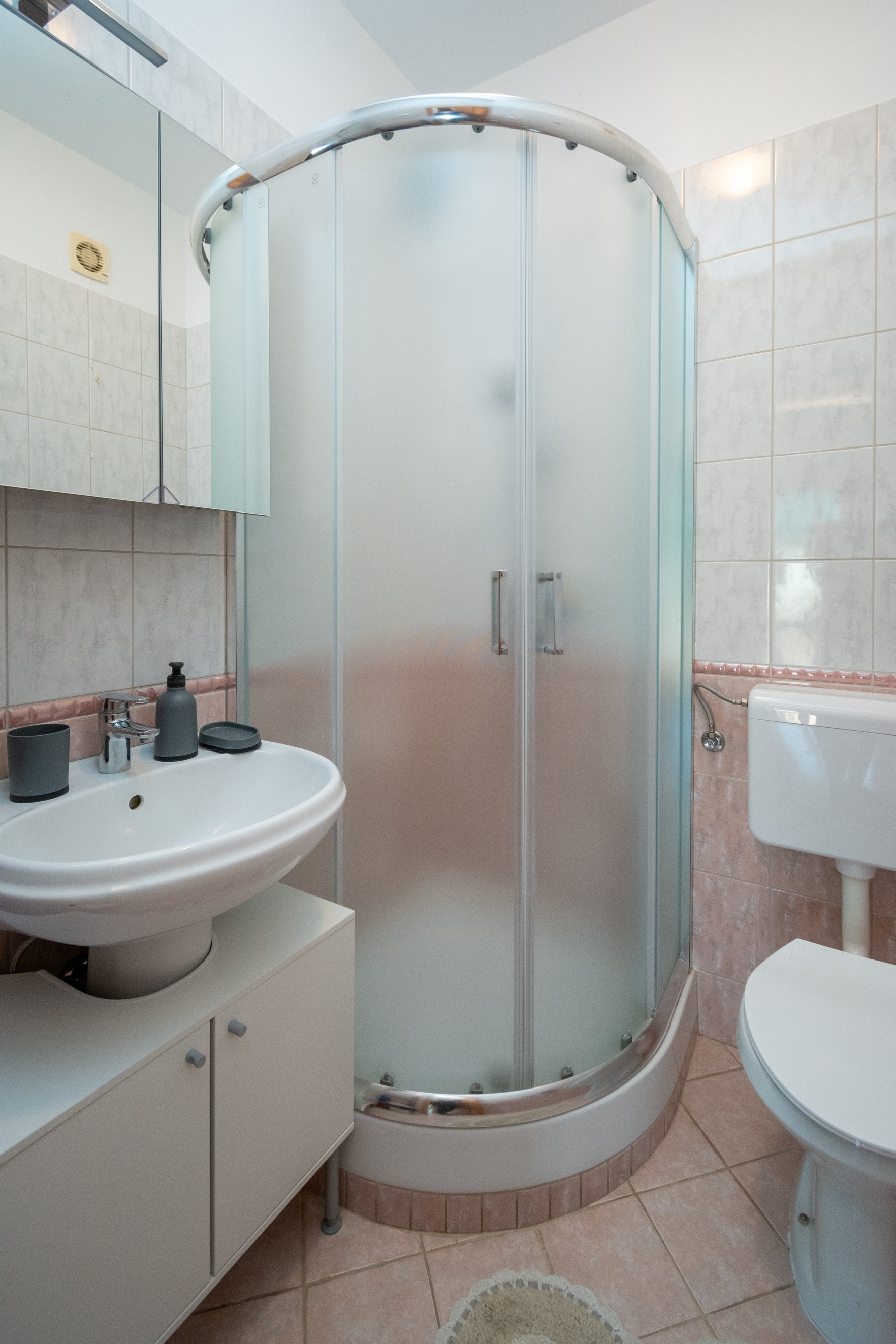 Three bedroom apartment near beach Stara Novalja, Pag  A-d