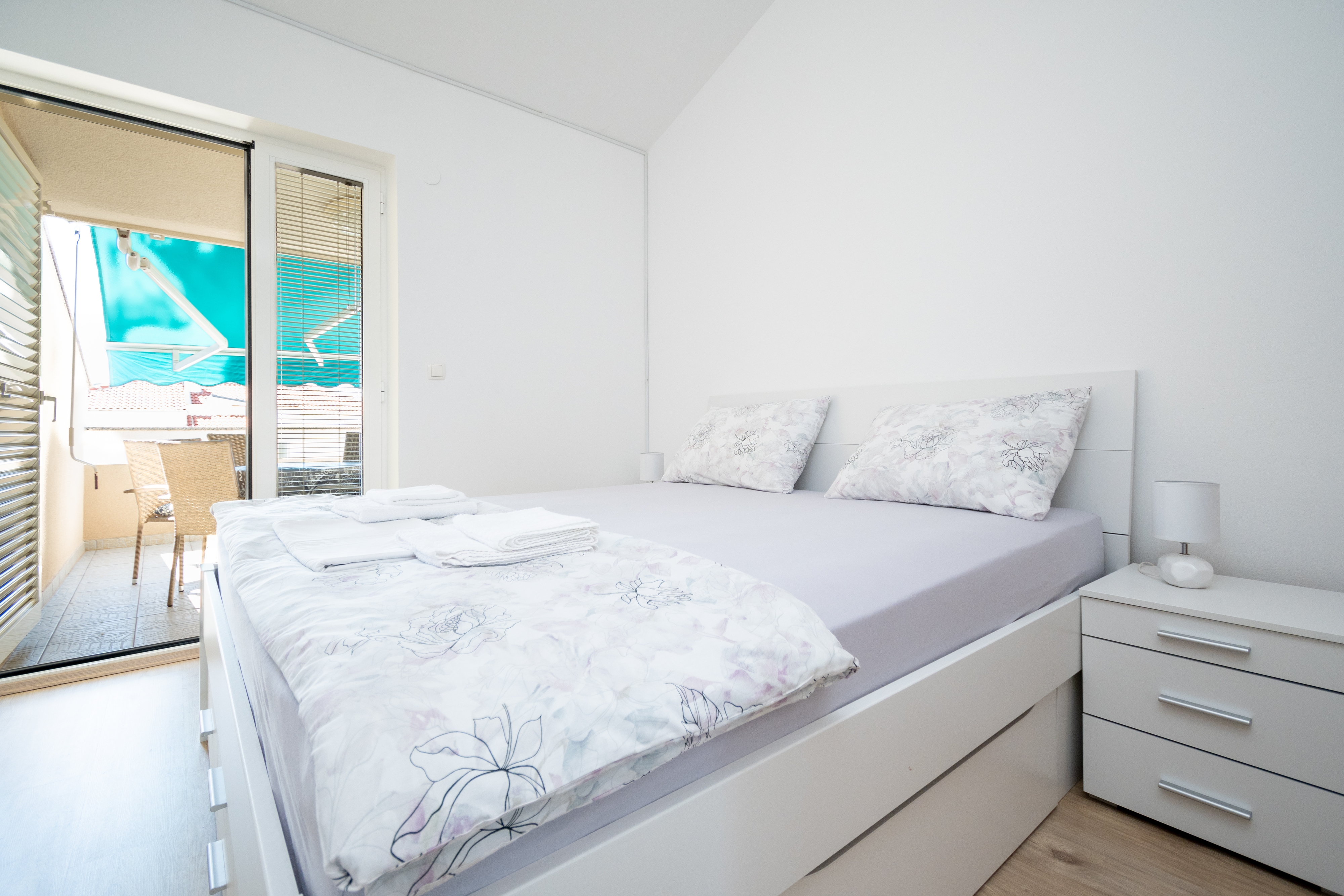 Three bedroom apartment near beach Stara Novalja, Pag (A-21662-d)