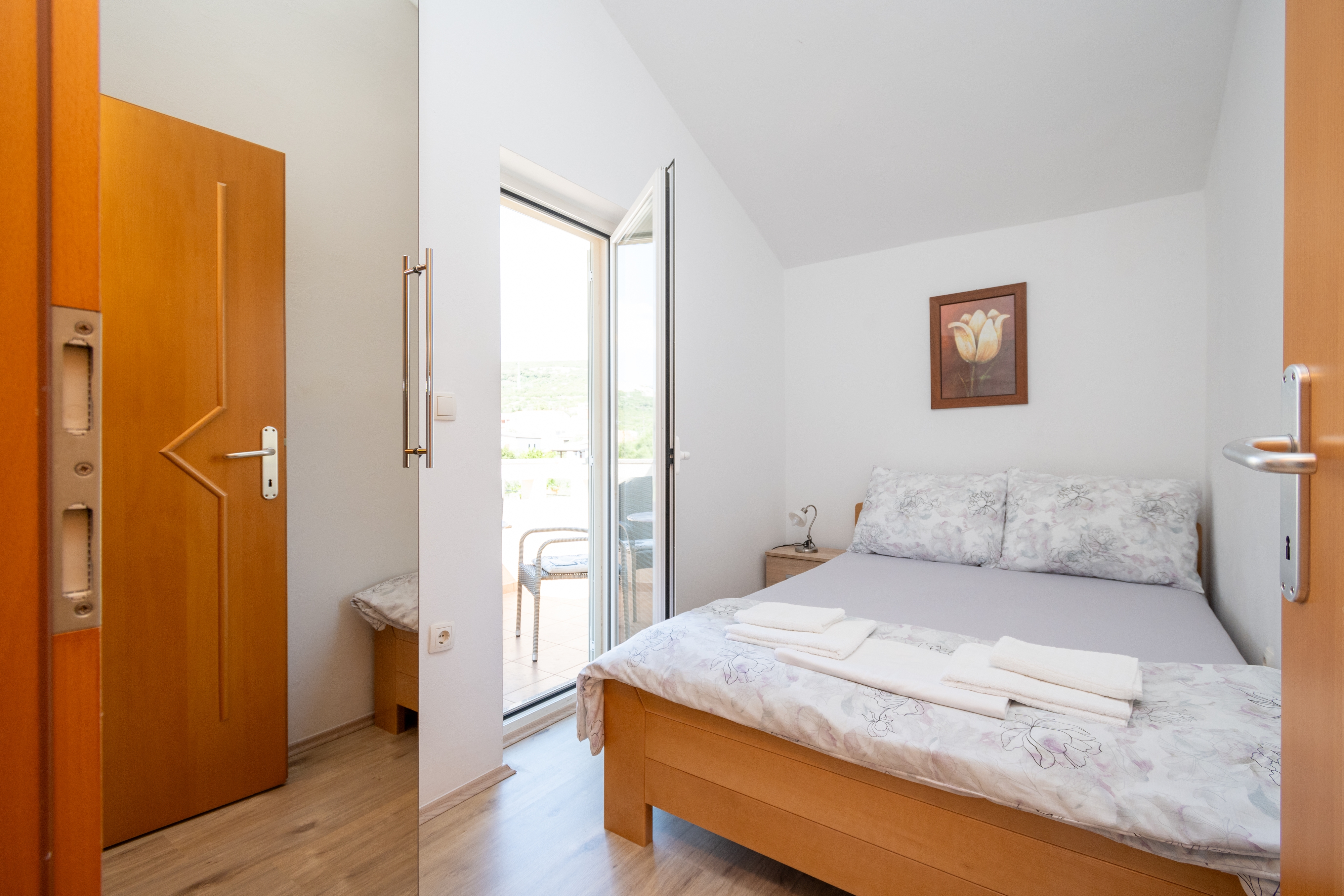 Three bedroom apartment near beach Stara Novalja, Pag  A-d