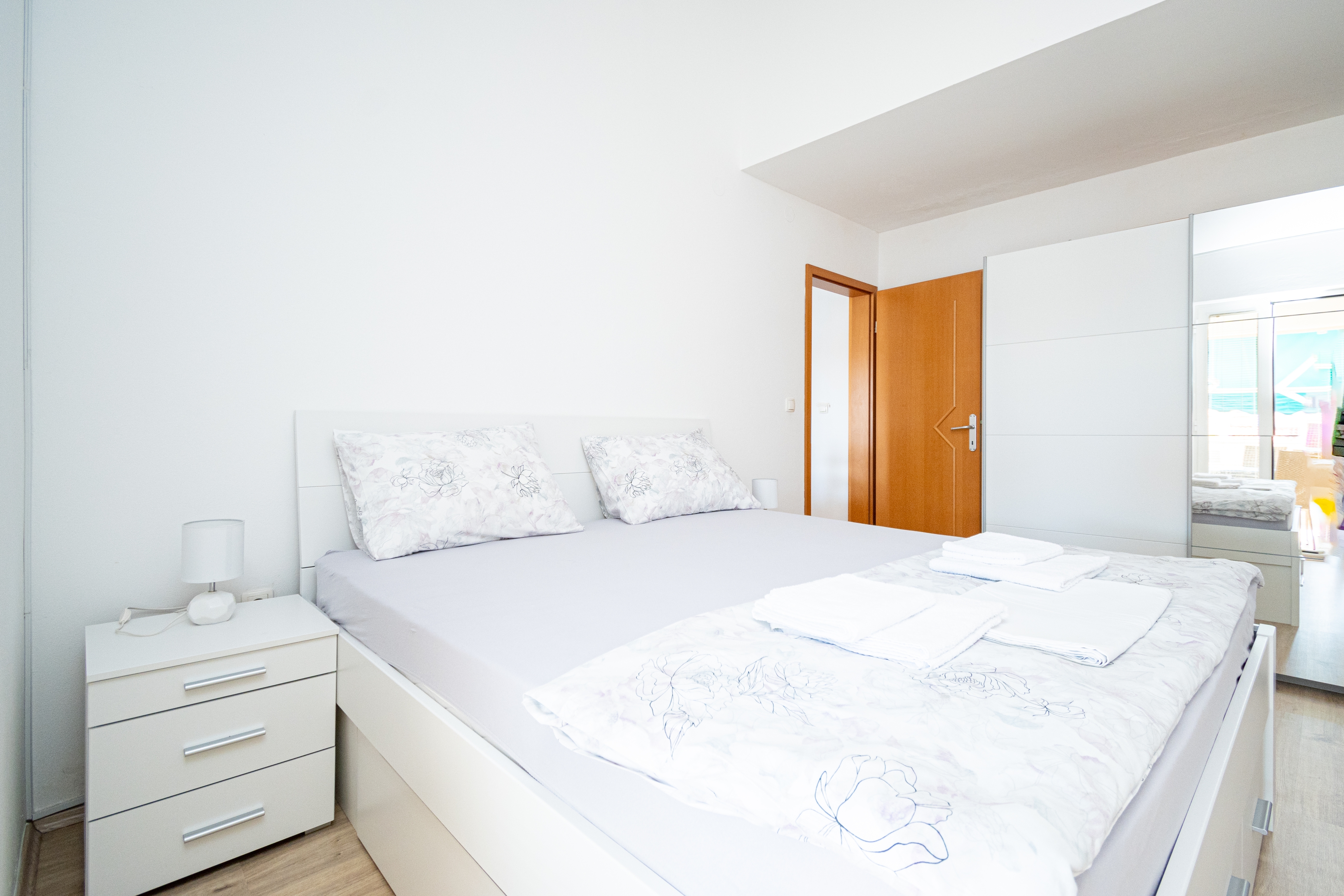 Three bedroom apartment near beach Stara Novalja, Pag  A-d