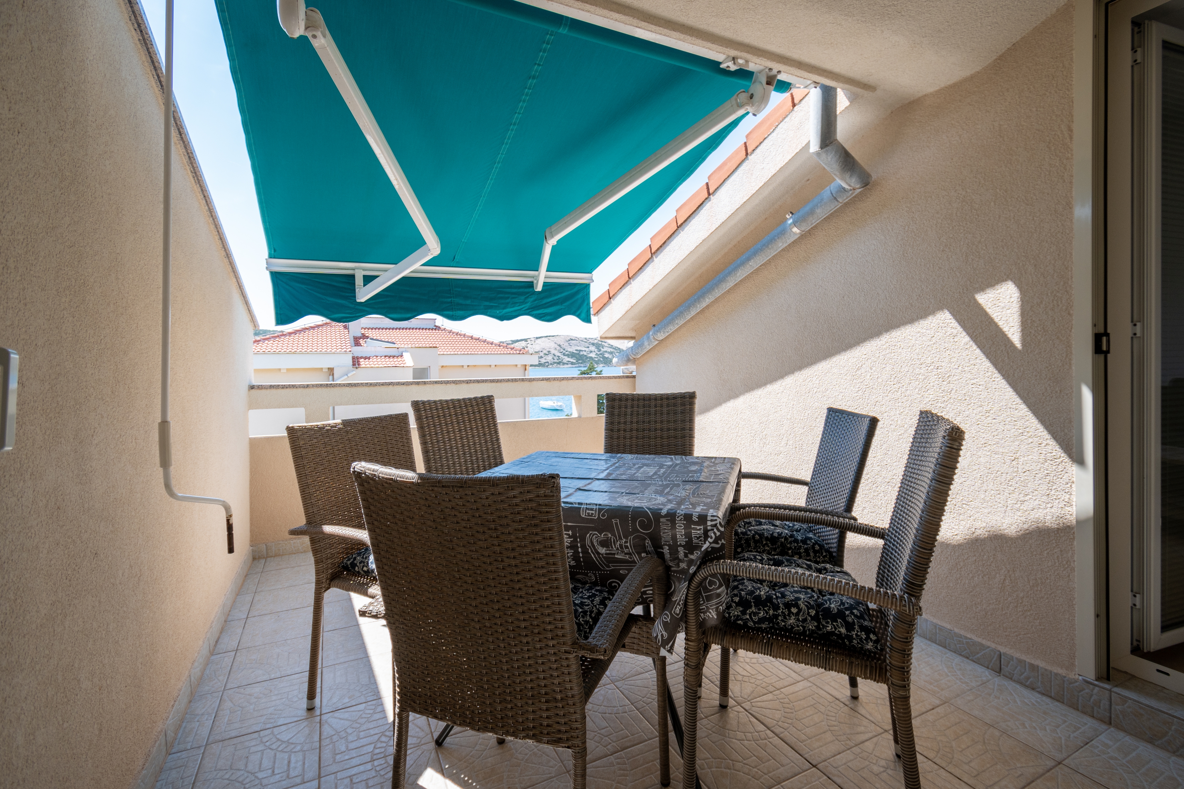 Three bedroom apartment near beach Stara Novalja, Pag  A-d