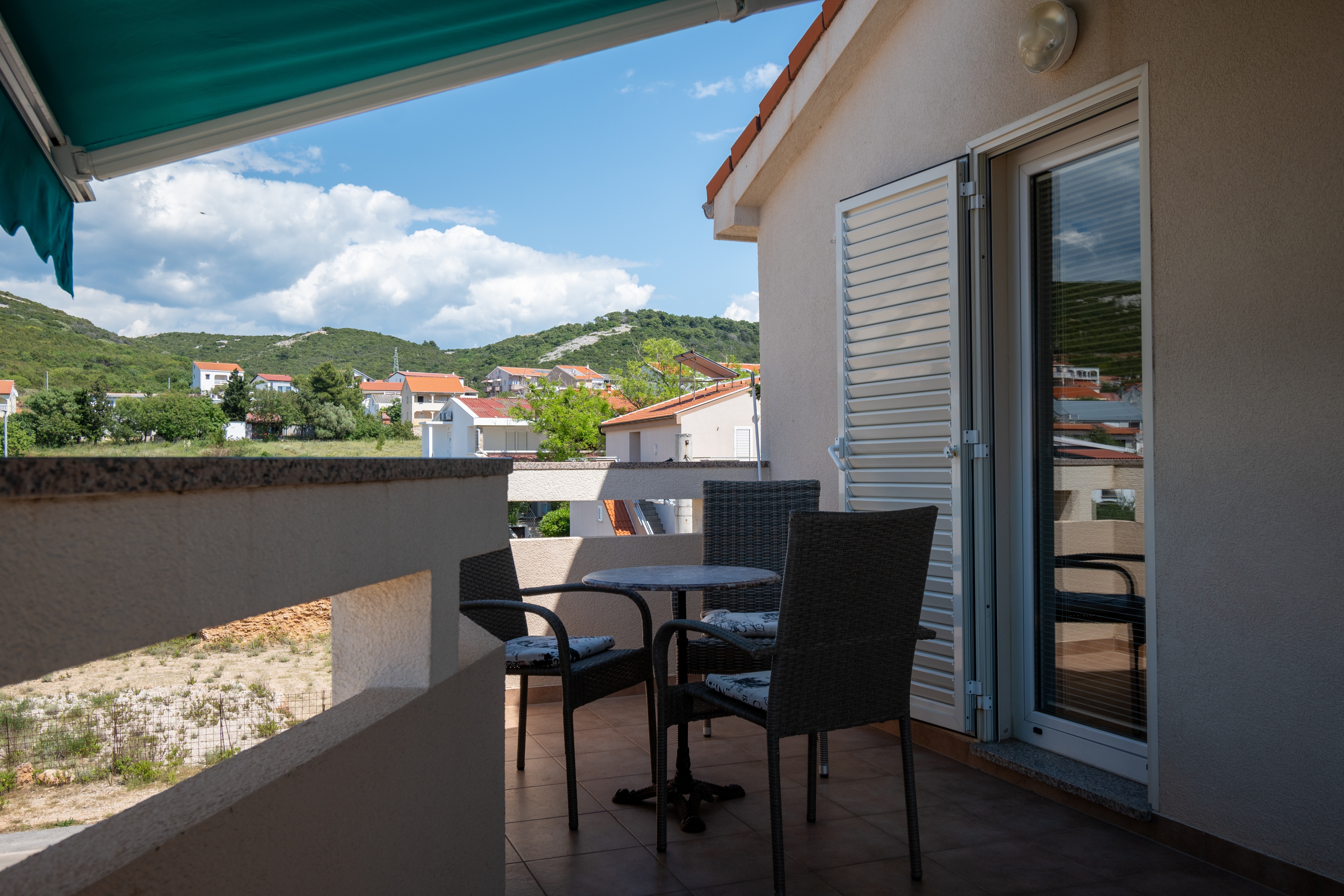Three bedroom apartment near beach Stara Novalja, Pag  A-d