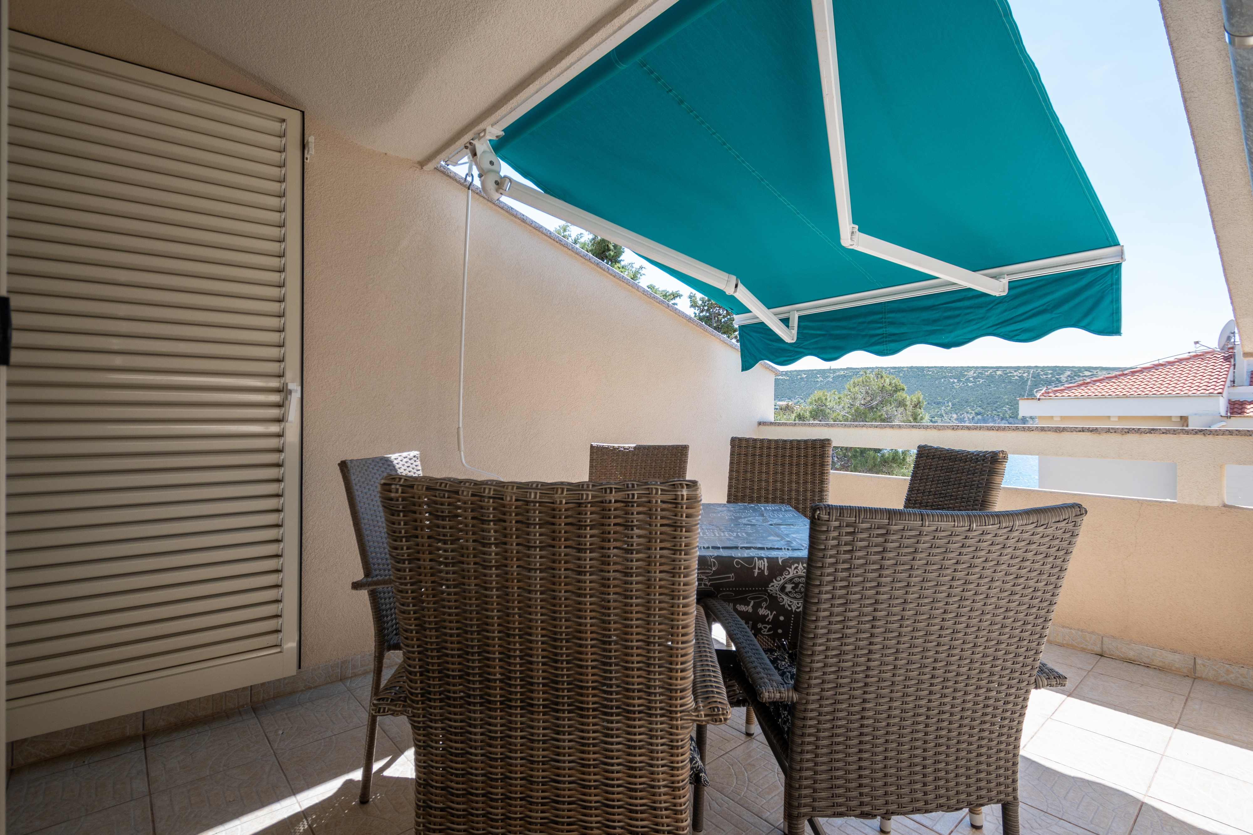 Three bedroom apartment near beach Stara Novalja, Pag  A-d