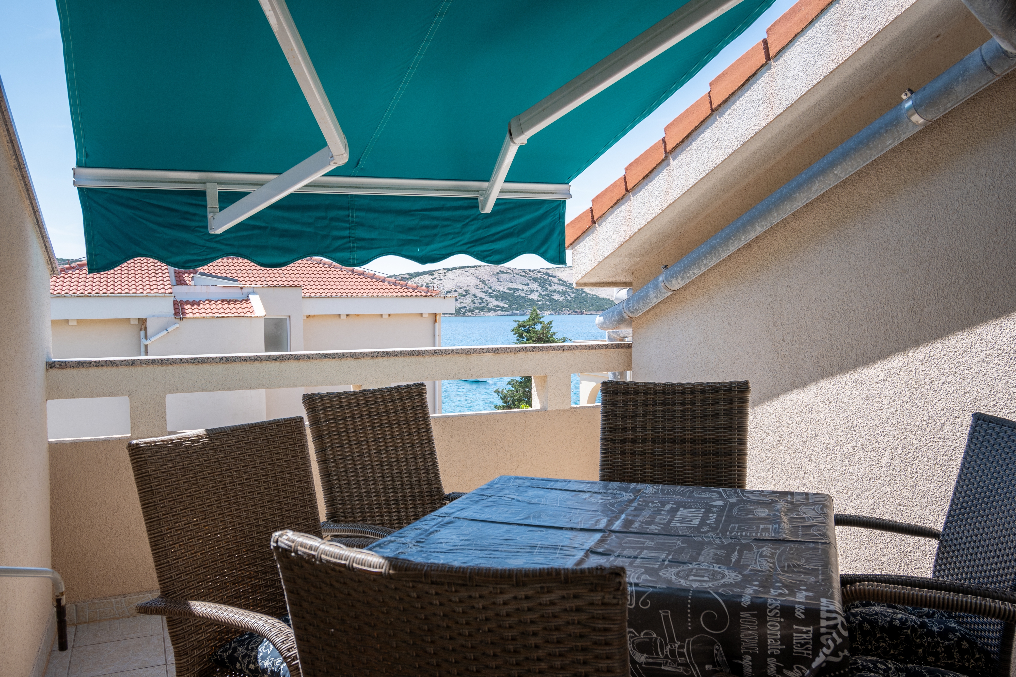 Three bedroom apartment near beach Stara Novalja, Pag  A-d