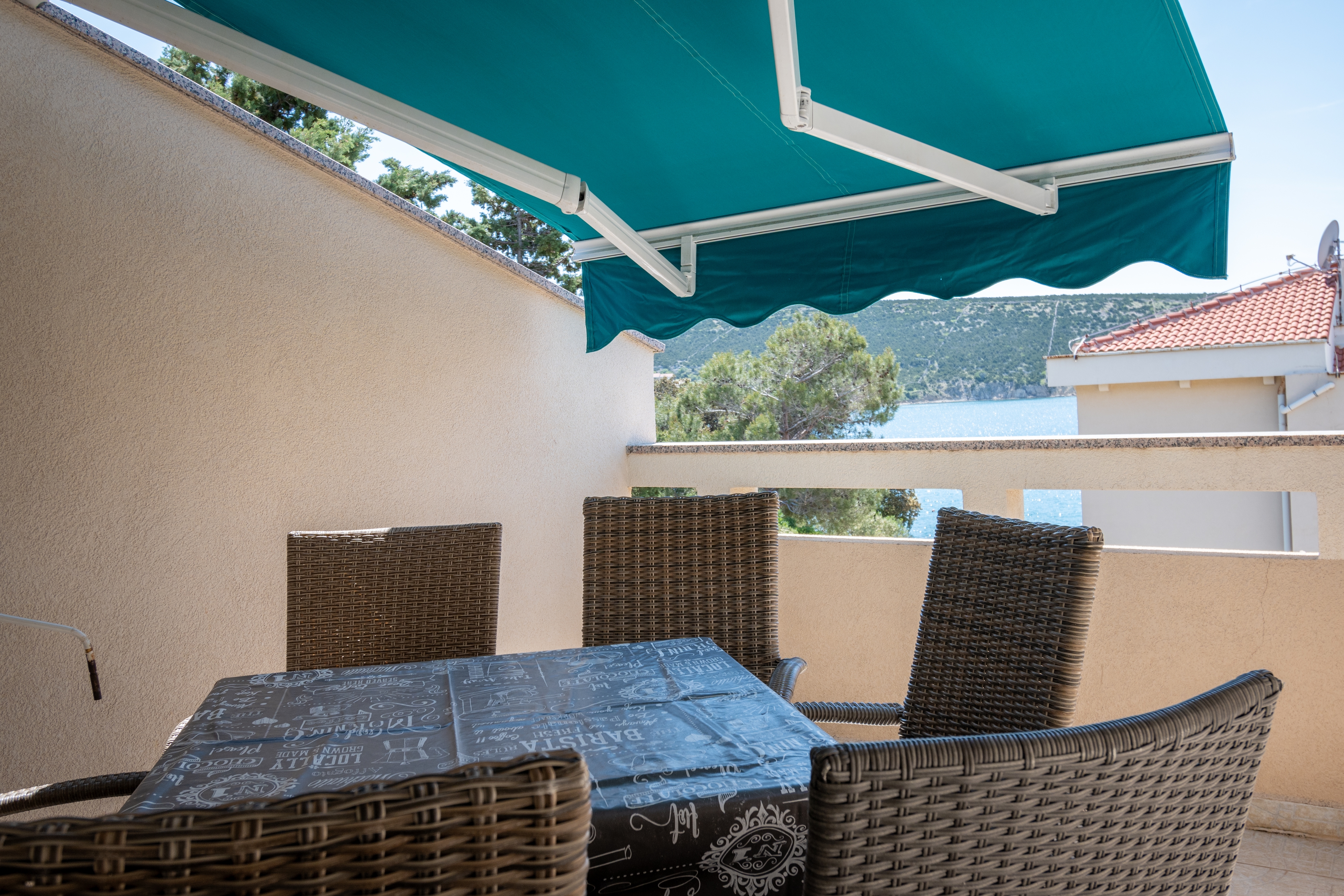 Three bedroom apartment near beach Stara Novalja, Pag  A-d