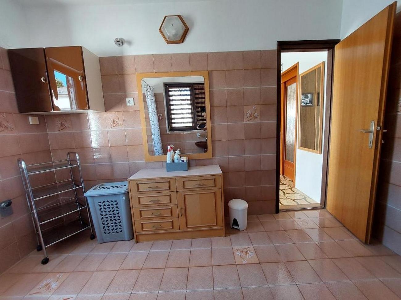 One bedroom apartment with terrace and sea view Malinska, Krk  A-a