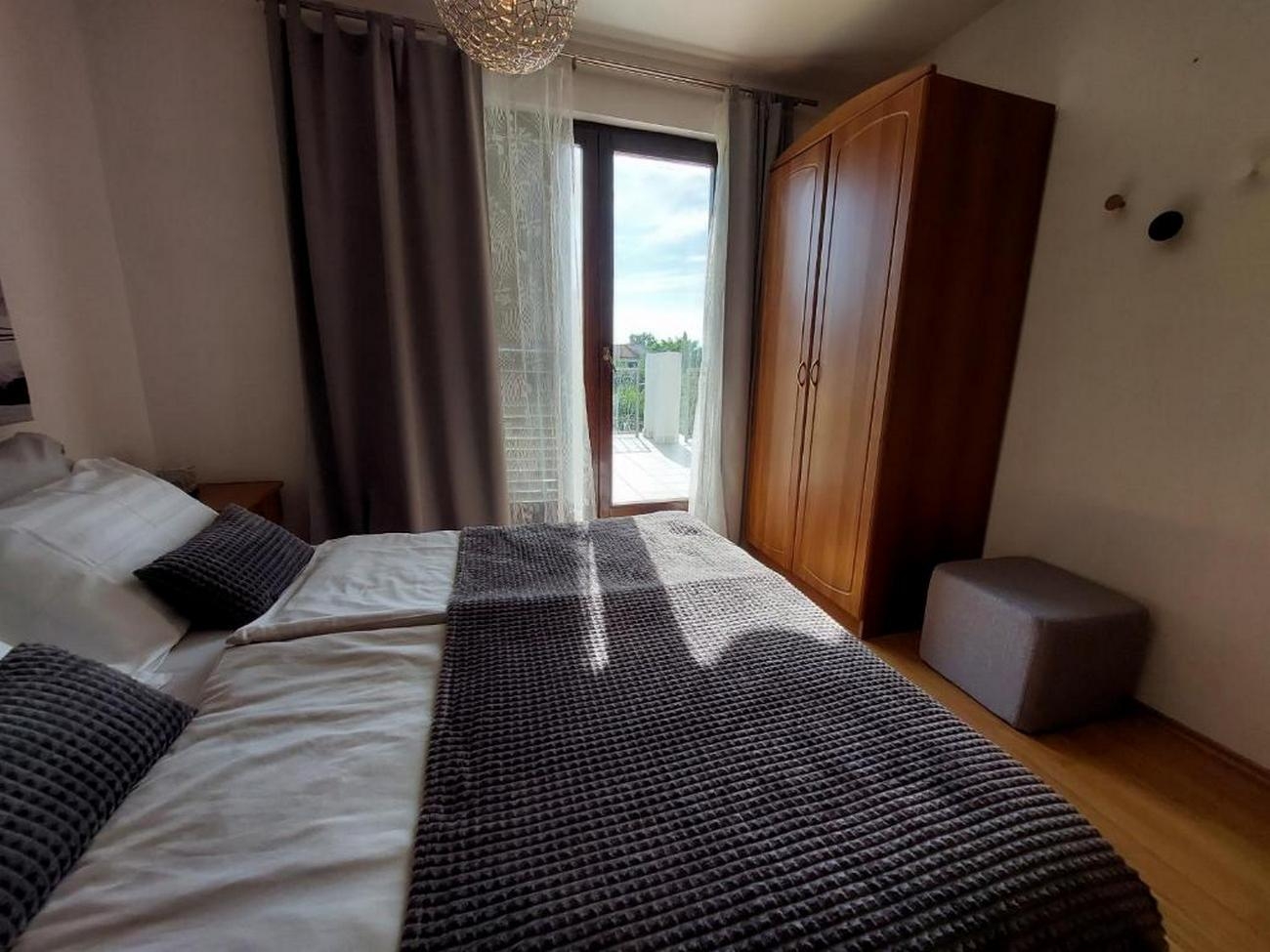 One bedroom apartment with terrace and sea view Malinska, Krk  A-a