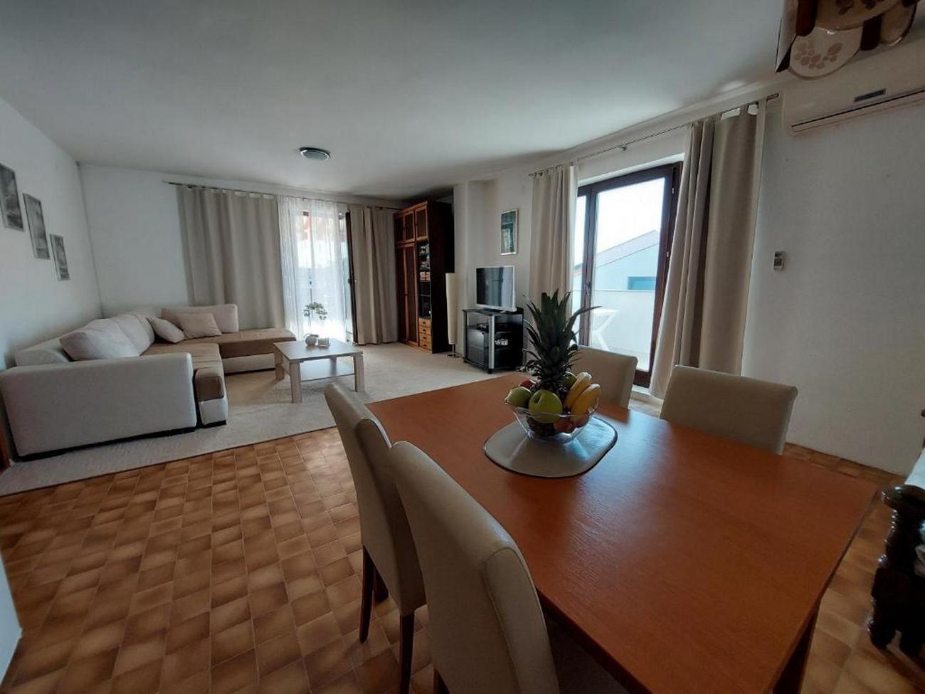 One bedroom apartment with terrace and sea view Malinska, Krk  A-a