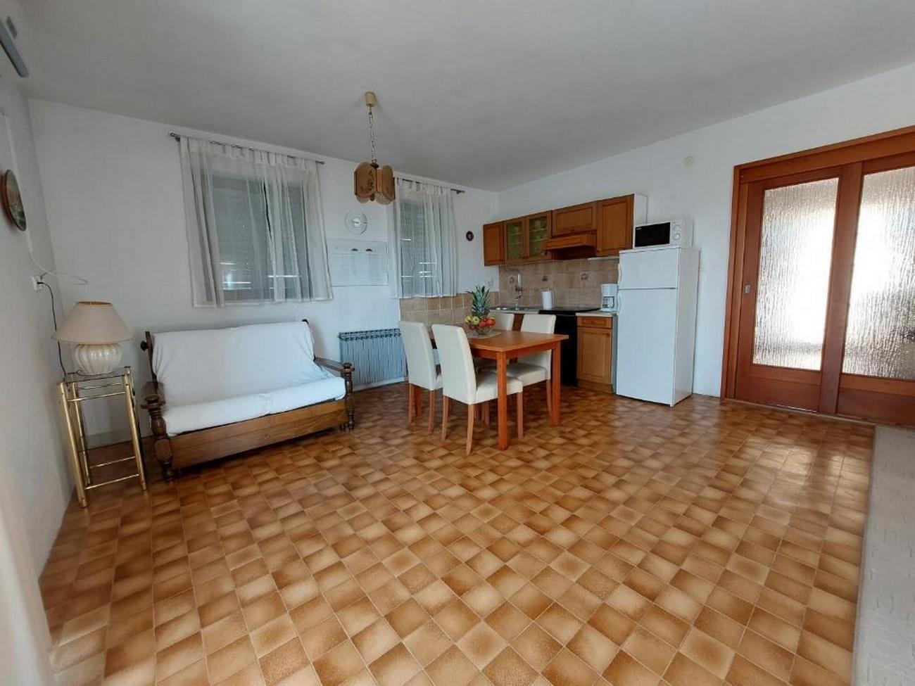 One bedroom apartment with terrace and sea view Malinska, Krk  A-a