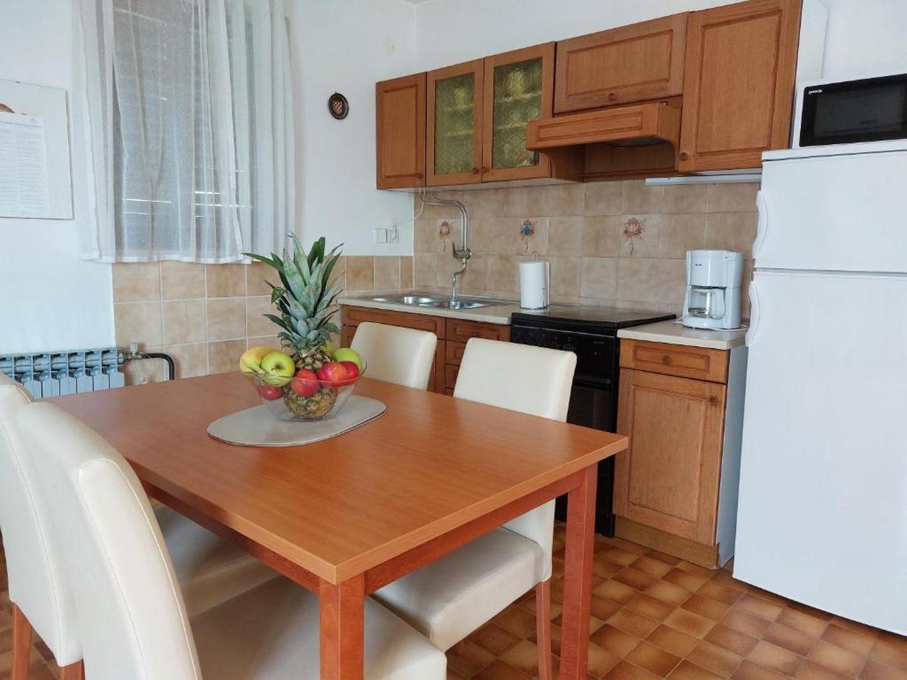 One bedroom apartment with terrace and sea view Malinska, Krk  A-a