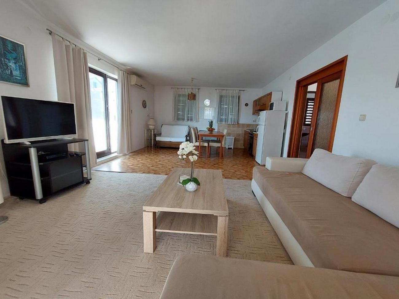 One bedroom apartment with terrace and sea view Malinska, Krk  A-a