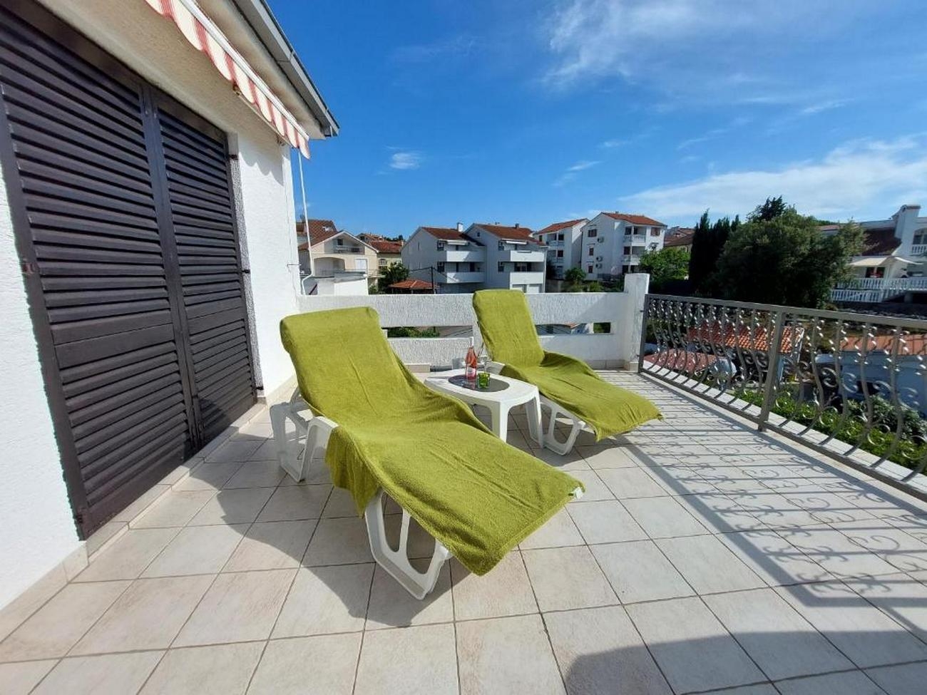 One bedroom apartment with terrace and sea view Malinska, Krk  A-a