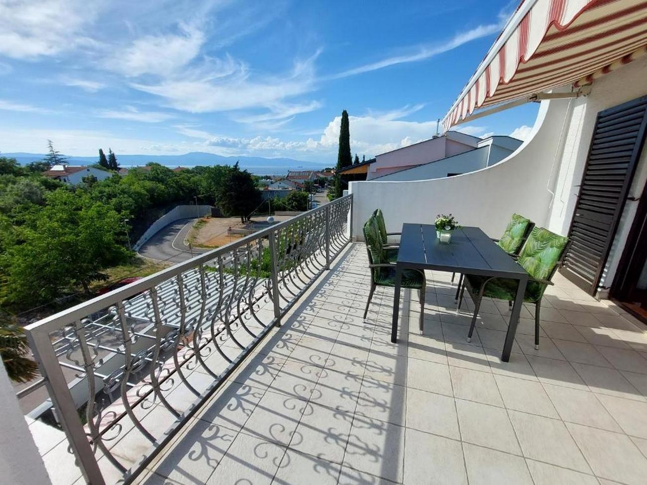 One bedroom apartment with terrace and sea view Malinska, Krk  A-a