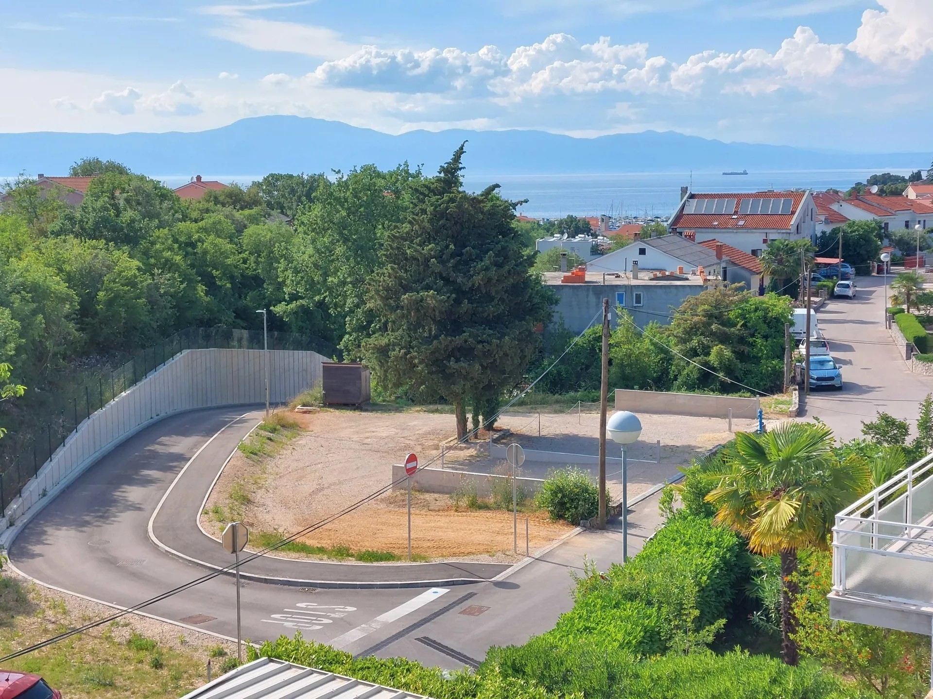 One bedroom apartment with terrace and sea view Malinska, Krk  A-a