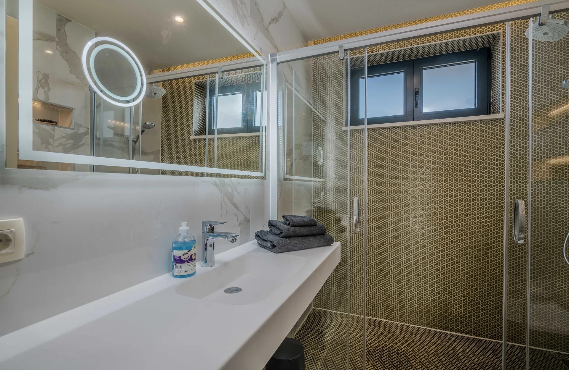 Three bedroom apartment with terrace and sea view Vantačići, Krk  A-a