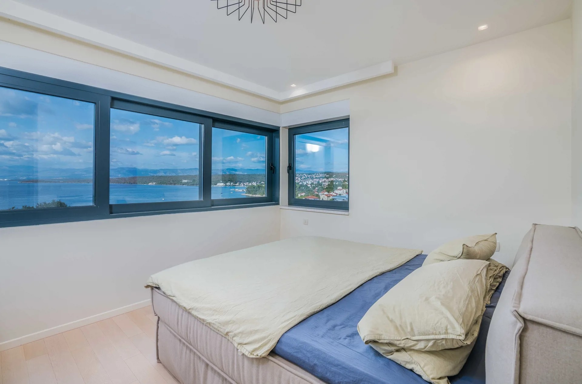 Three bedroom apartment with terrace and sea view Vantačići, Krk  A-a