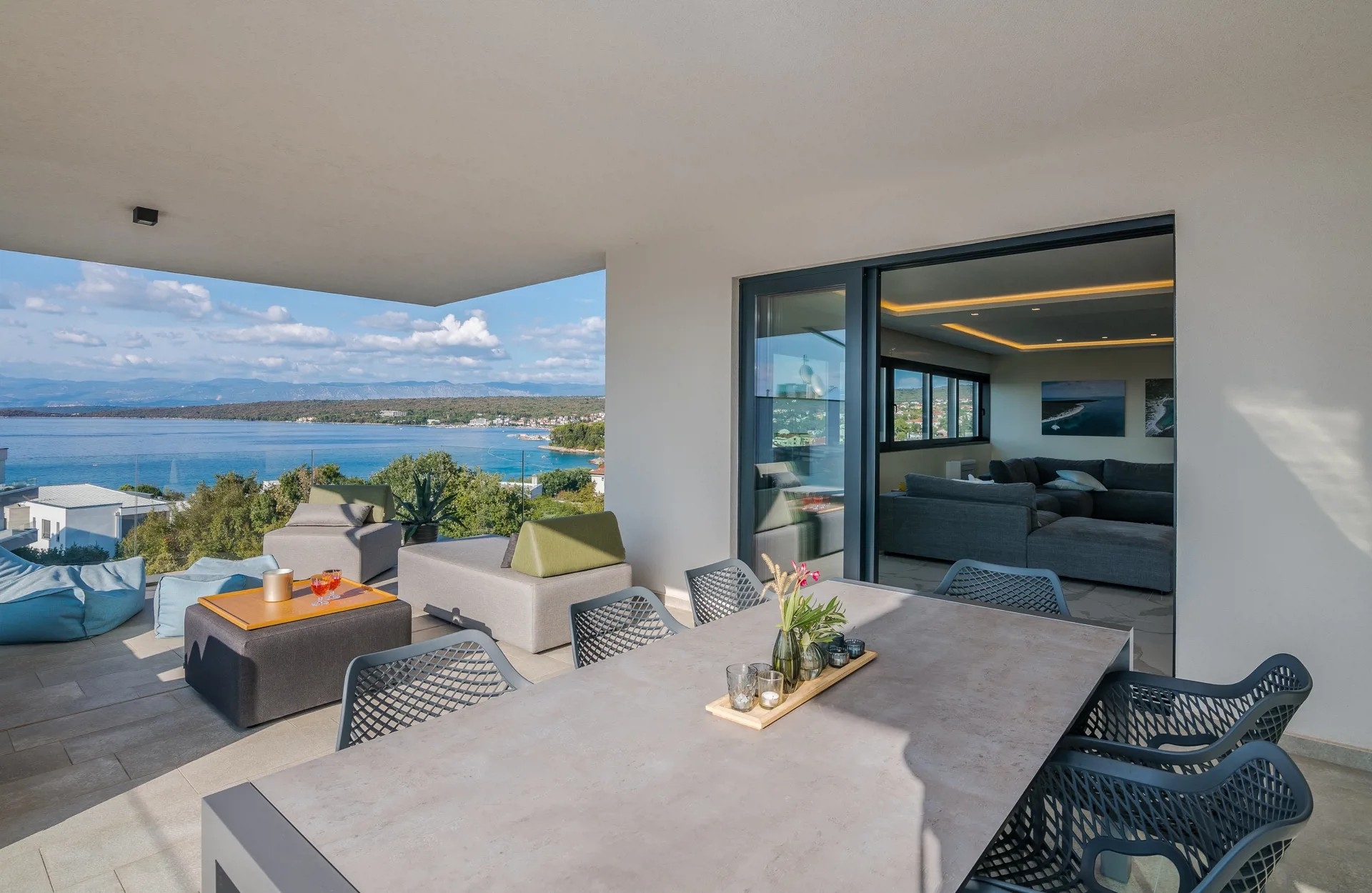 Three bedroom apartment with terrace and sea view Vantačići, Krk  A-a