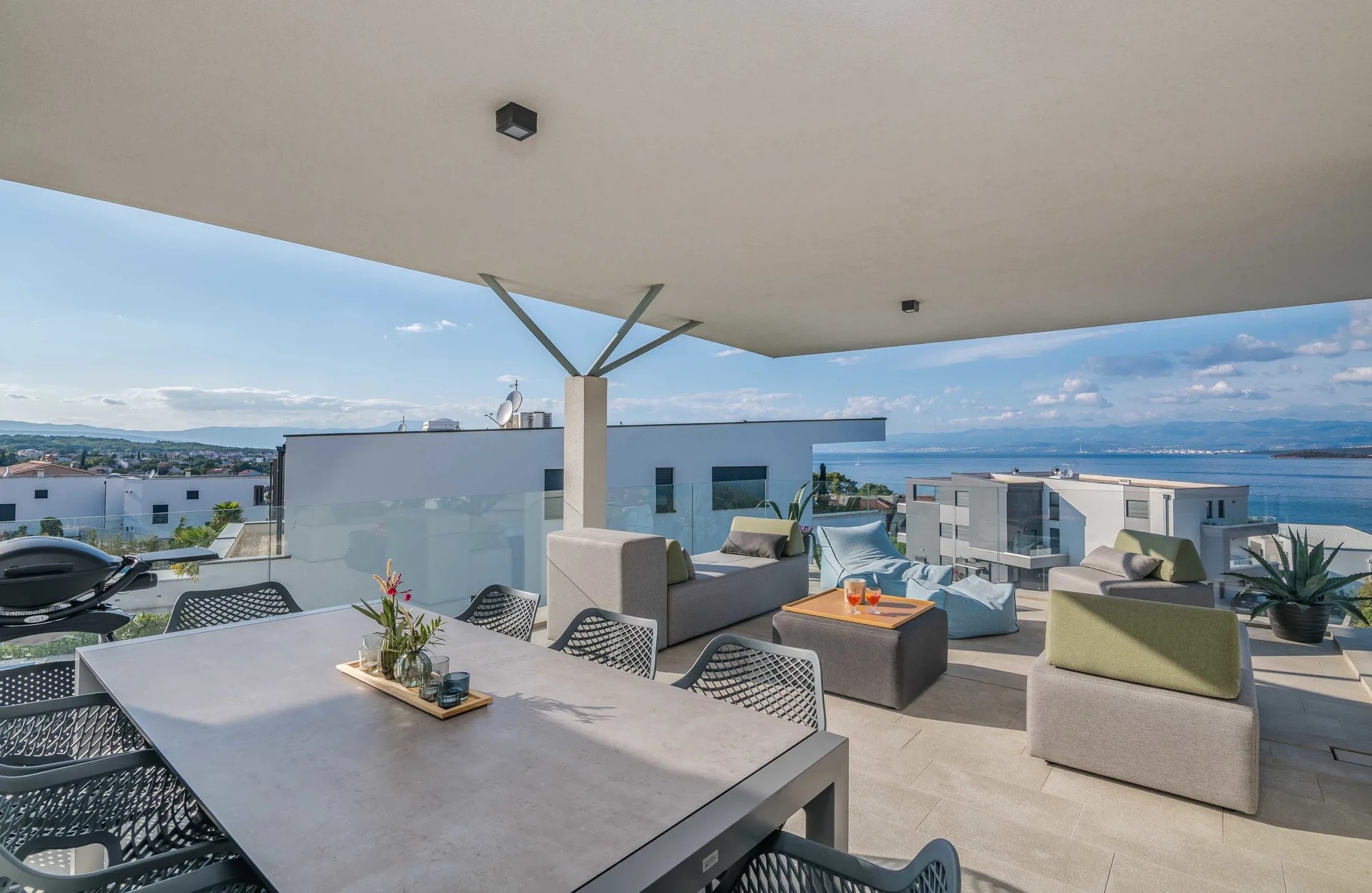 Three bedroom apartment with terrace and sea view Vantačići, Krk  A-a