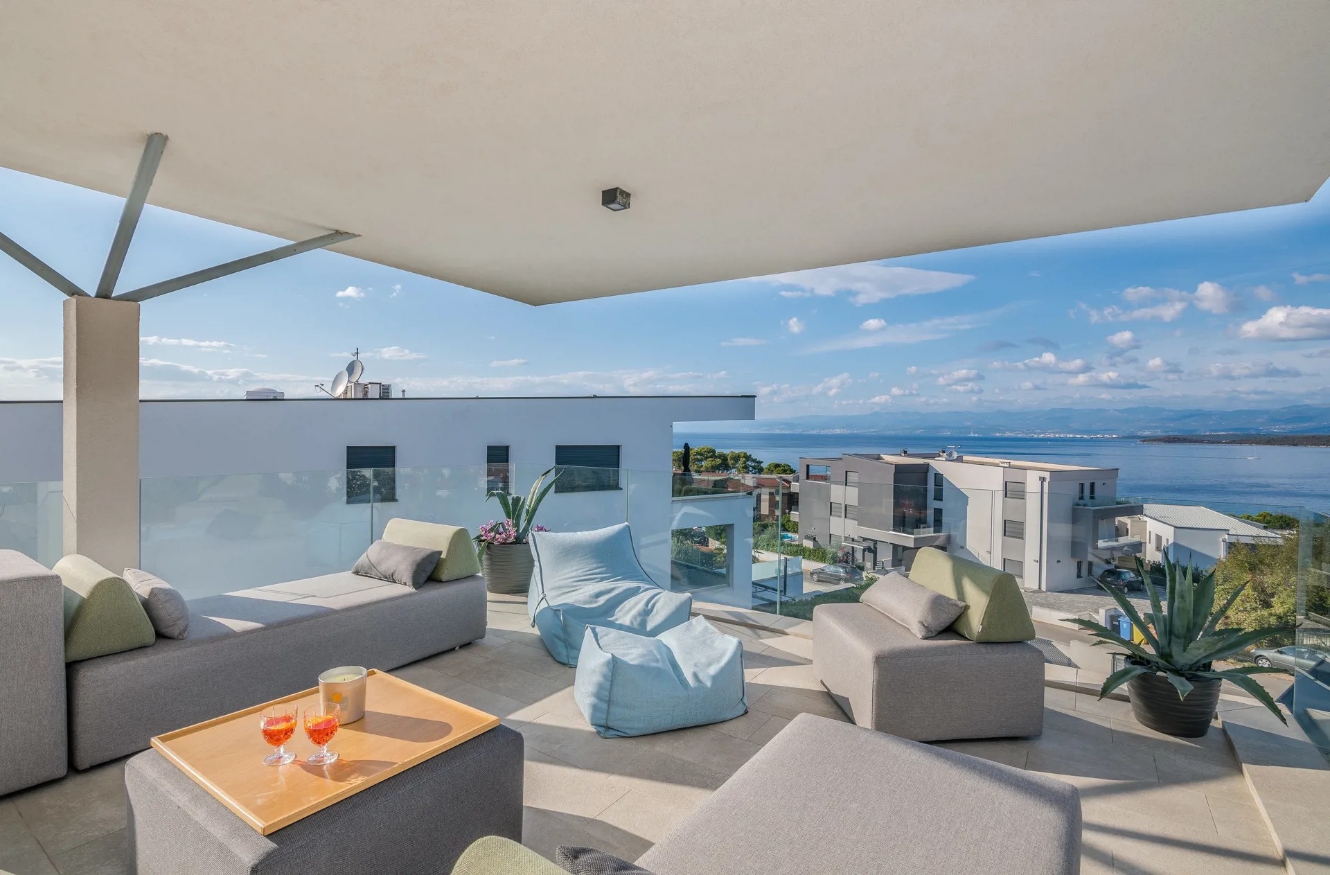 Three bedroom apartment with terrace and sea view Vantačići, Krk  A-a