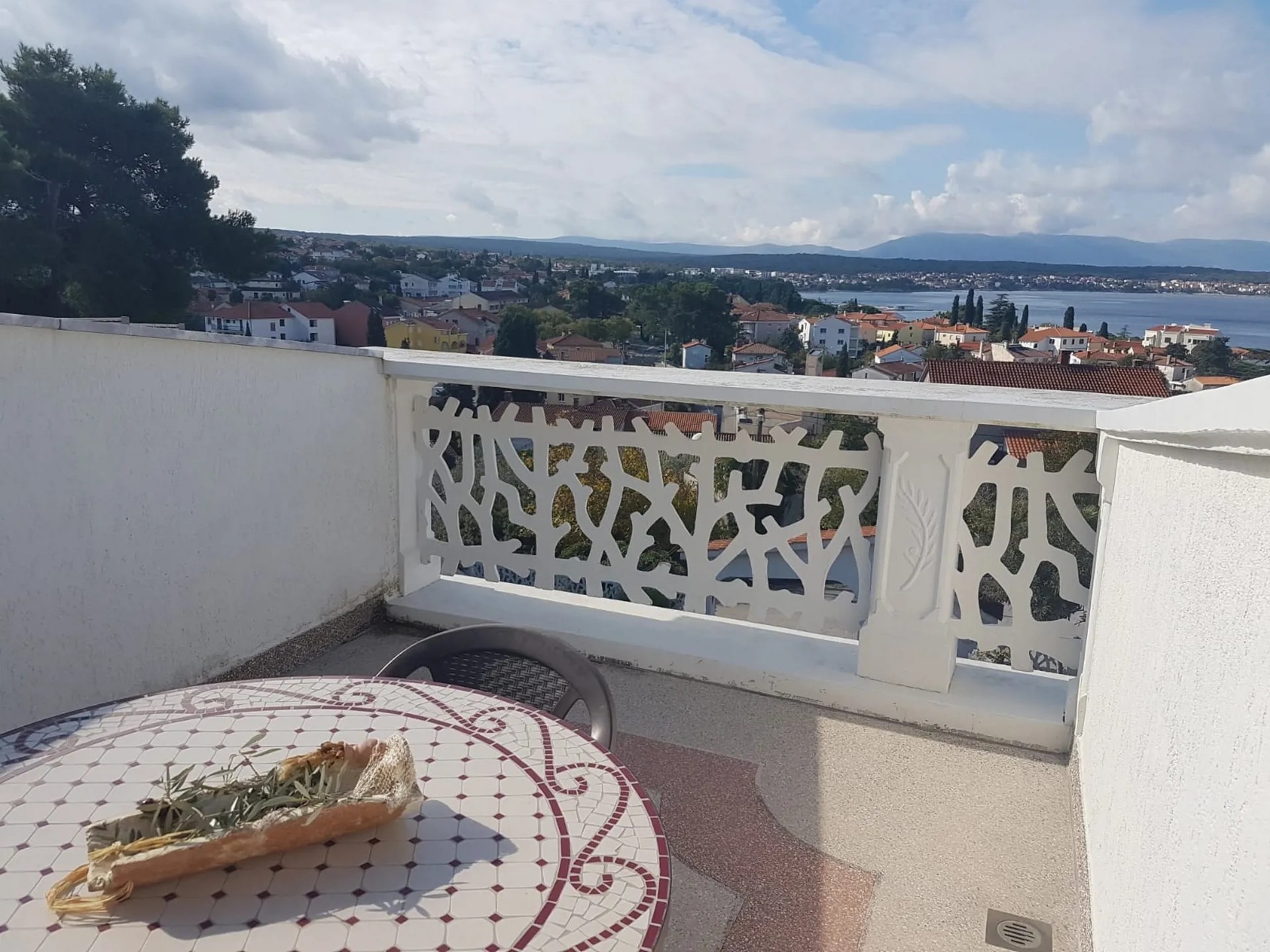 One bedroom apartment with balcony and sea view Malinska, Krk (A-21684-b)