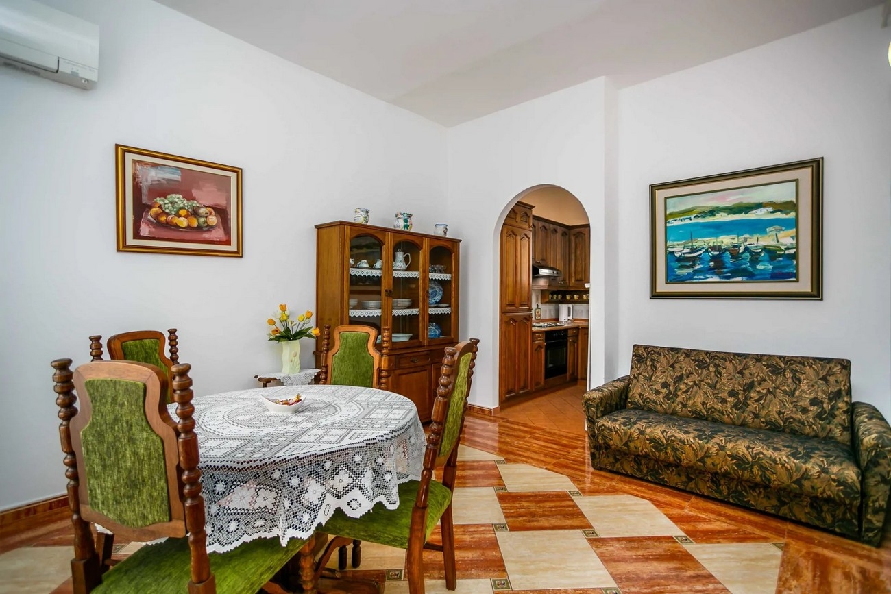 One bedroom apartment with terrace Malinska, Krk (A-21689-a)