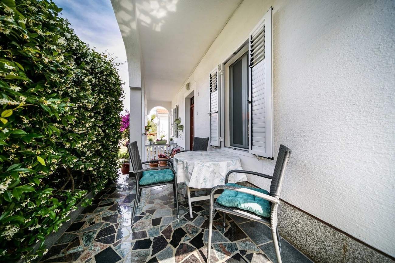 One bedroom apartment with terrace Malinska, Krk (A-21689-a)