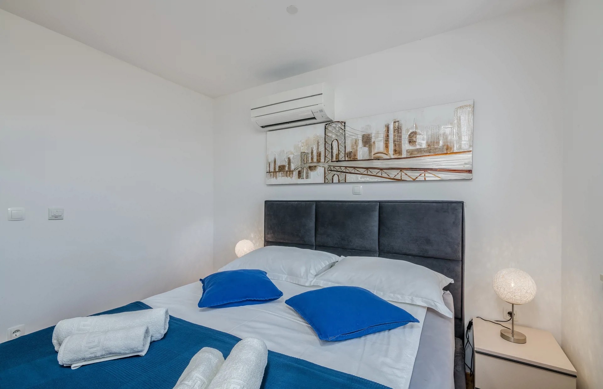 Two bedroom apartment with terrace and sea view Vantačići, Krk  A-c