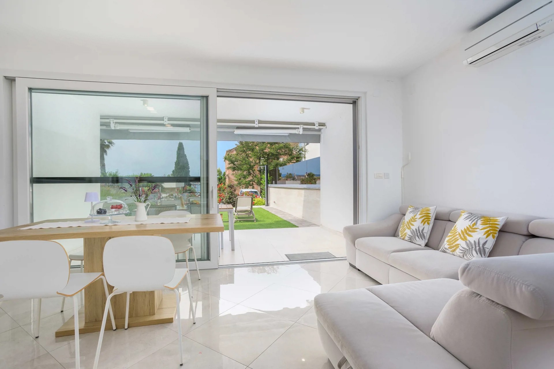 Two bedroom apartment with terrace Malinska, Krk (A-21692-a) Two bedroom apartment with terrace Malinska, Krk (A-21692-a)