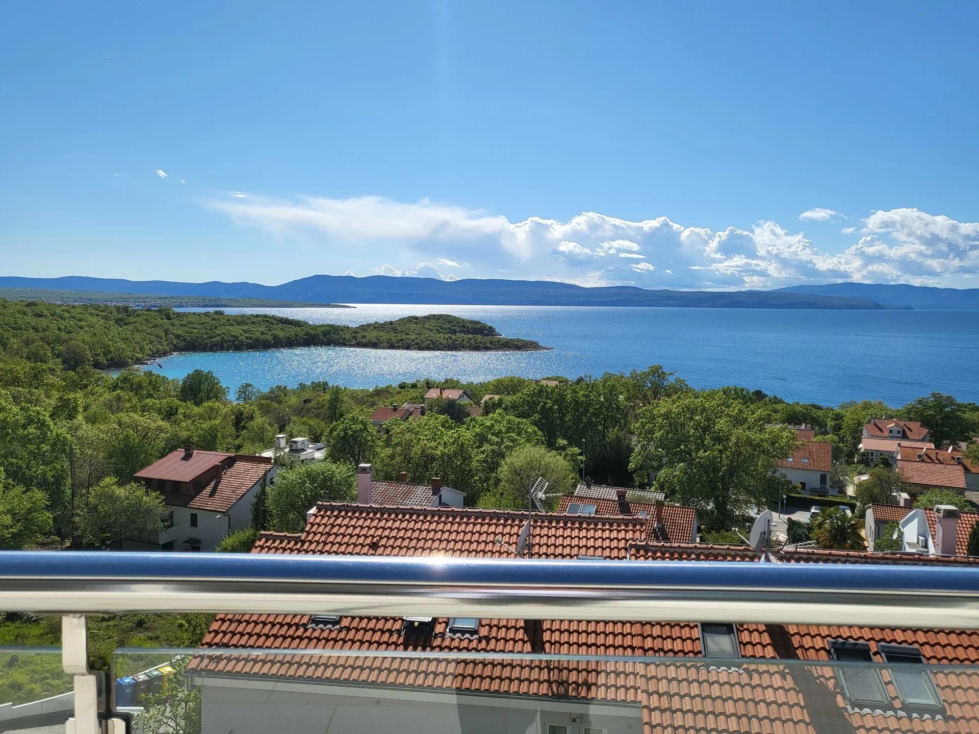 Two bedroom apartment with terrace and sea view Njivice, Krk  A-a