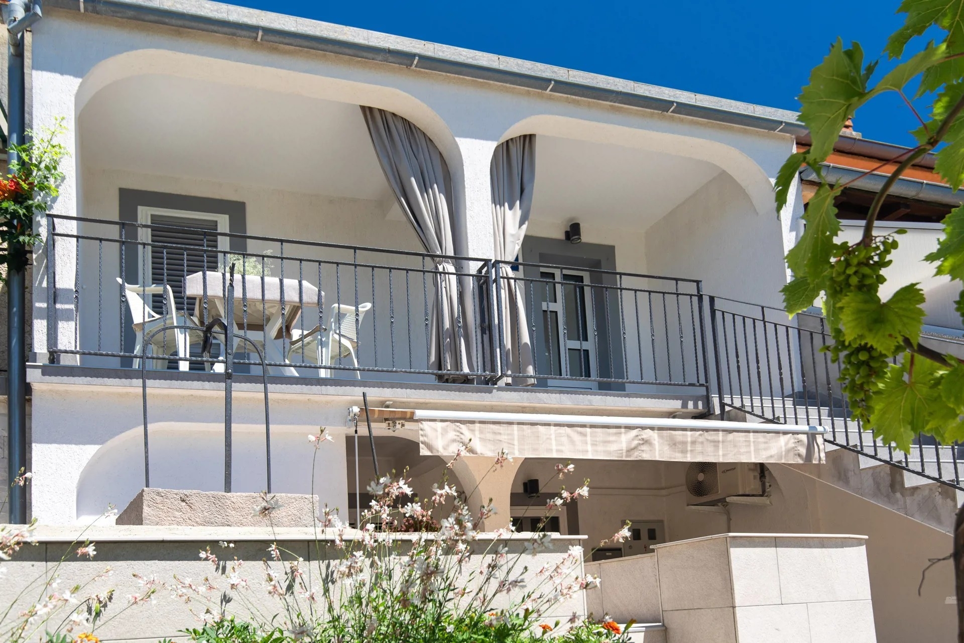 Two bedroom apartment with terrace and sea view Risika, Krk  A-a