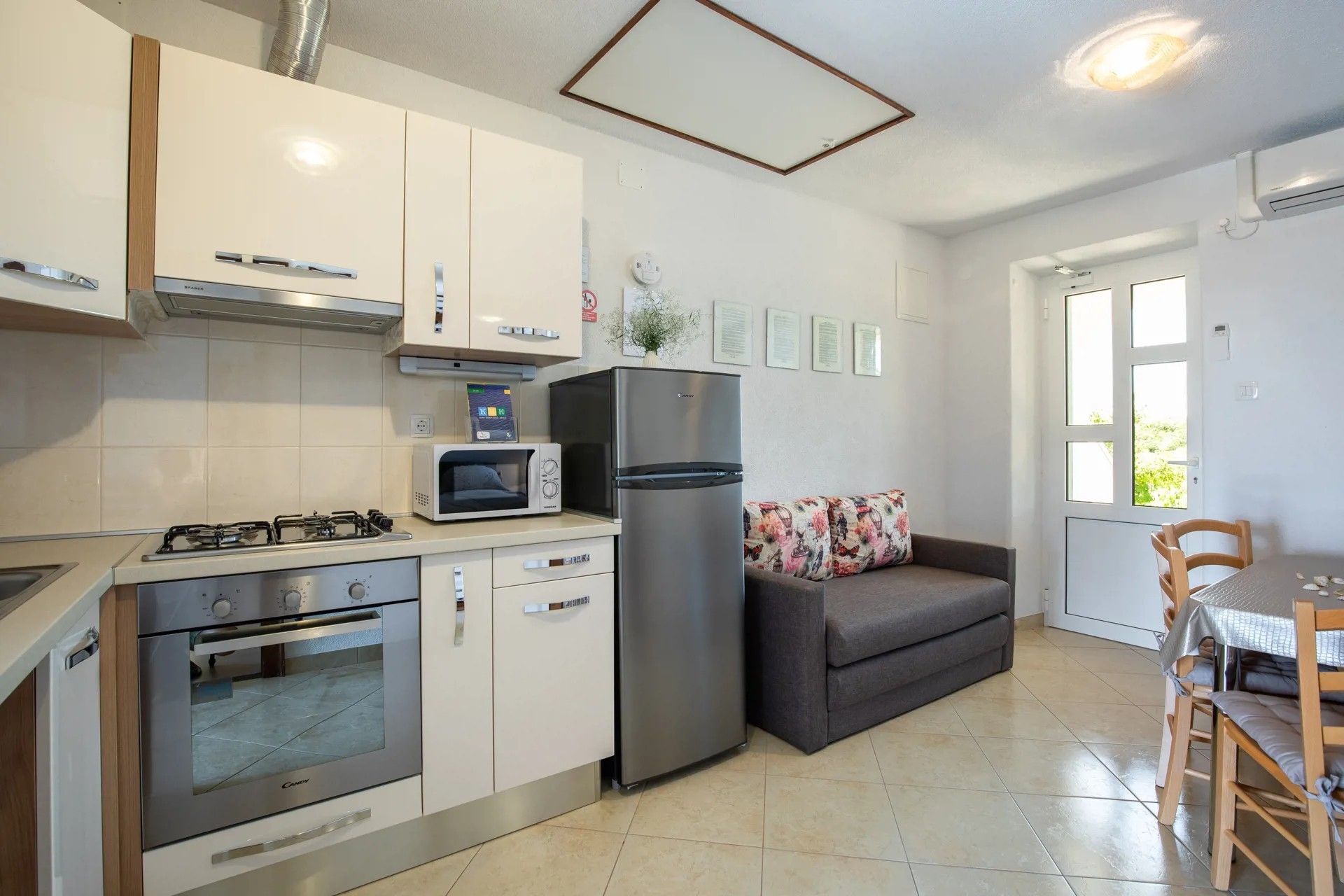 Two bedroom apartment with terrace and sea view Risika, Krk  A-a