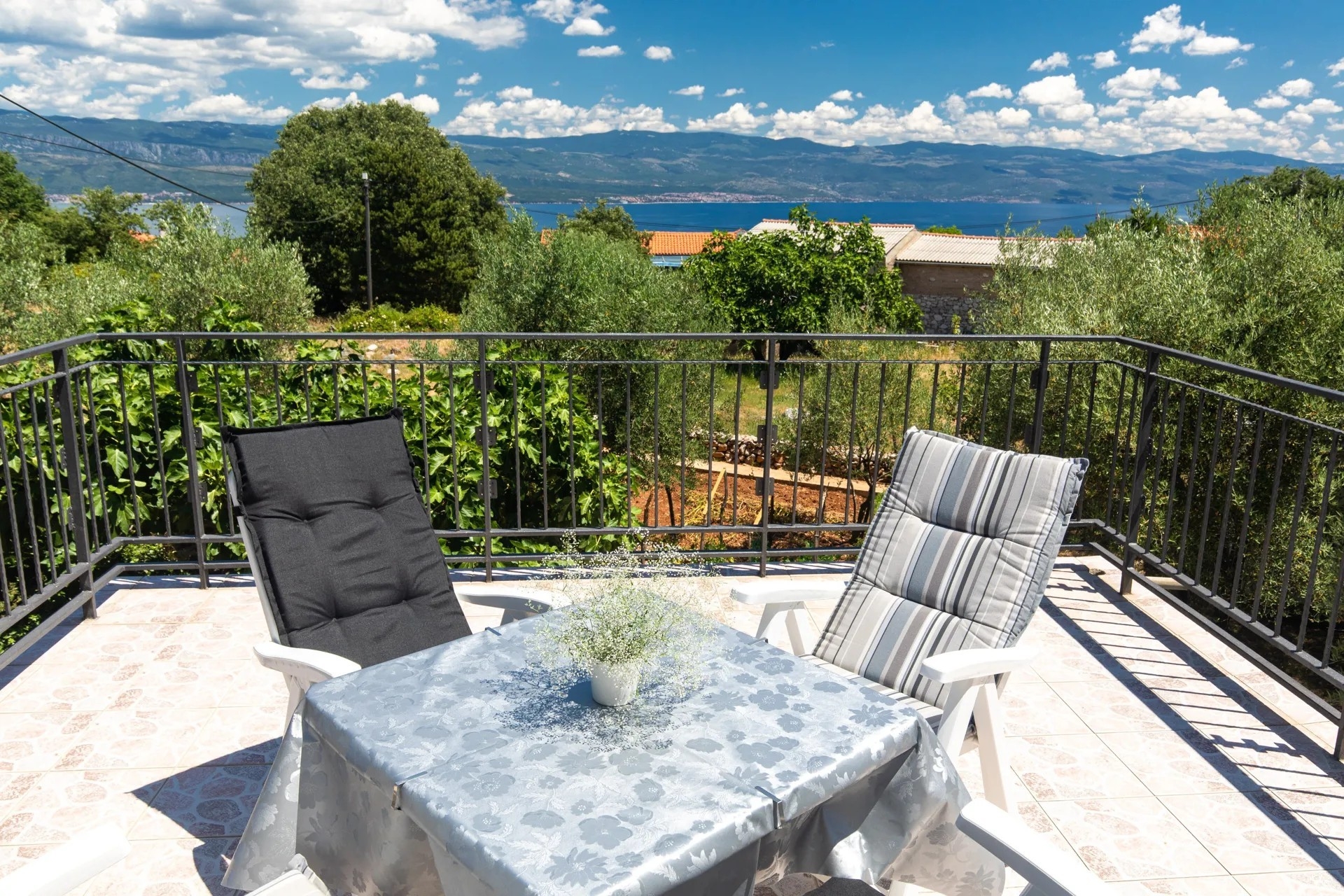 Two bedroom apartment with terrace and sea view Risika, Krk  A-a