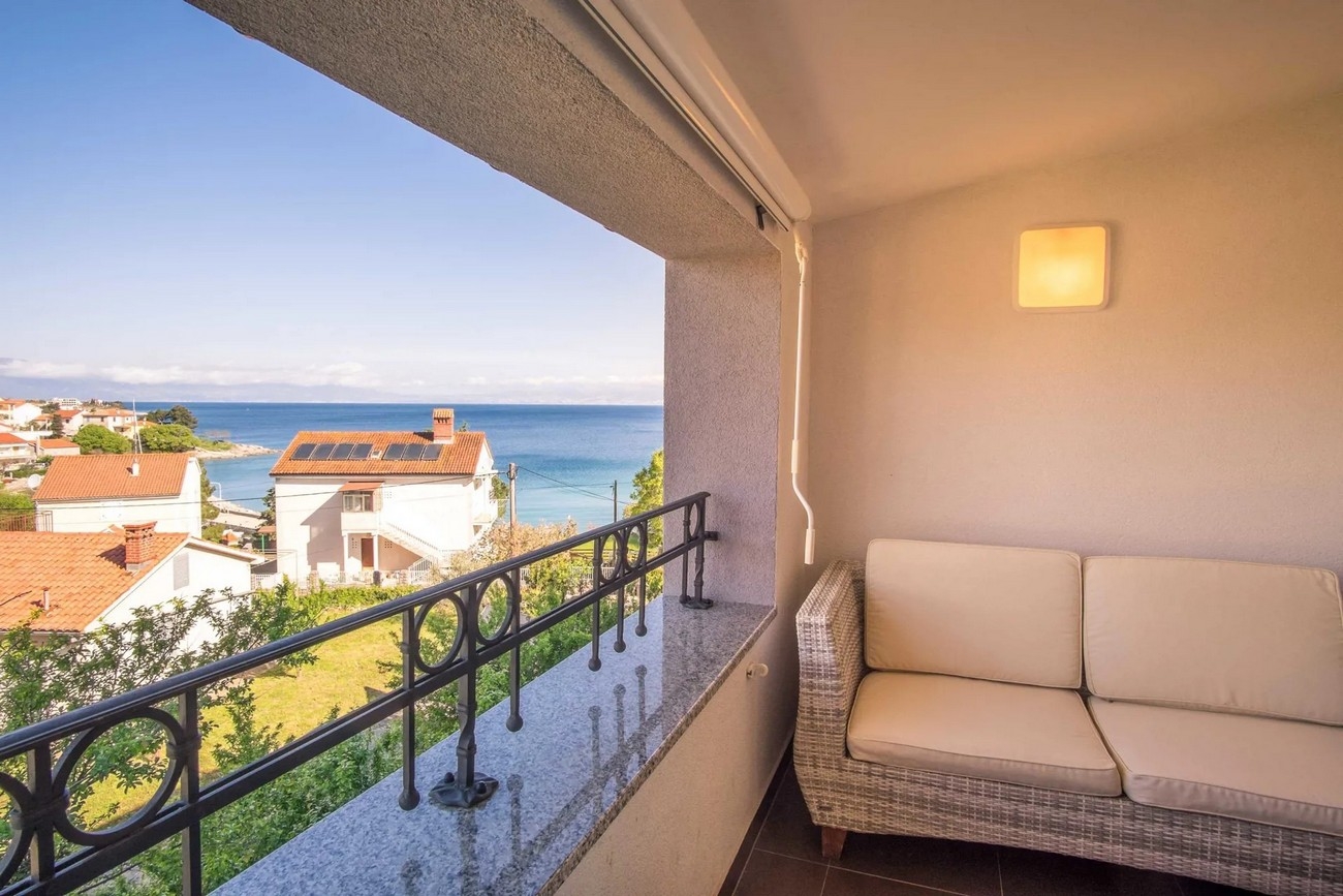 One bedroom apartment with balcony and sea view Vantačići, Krk  A-b