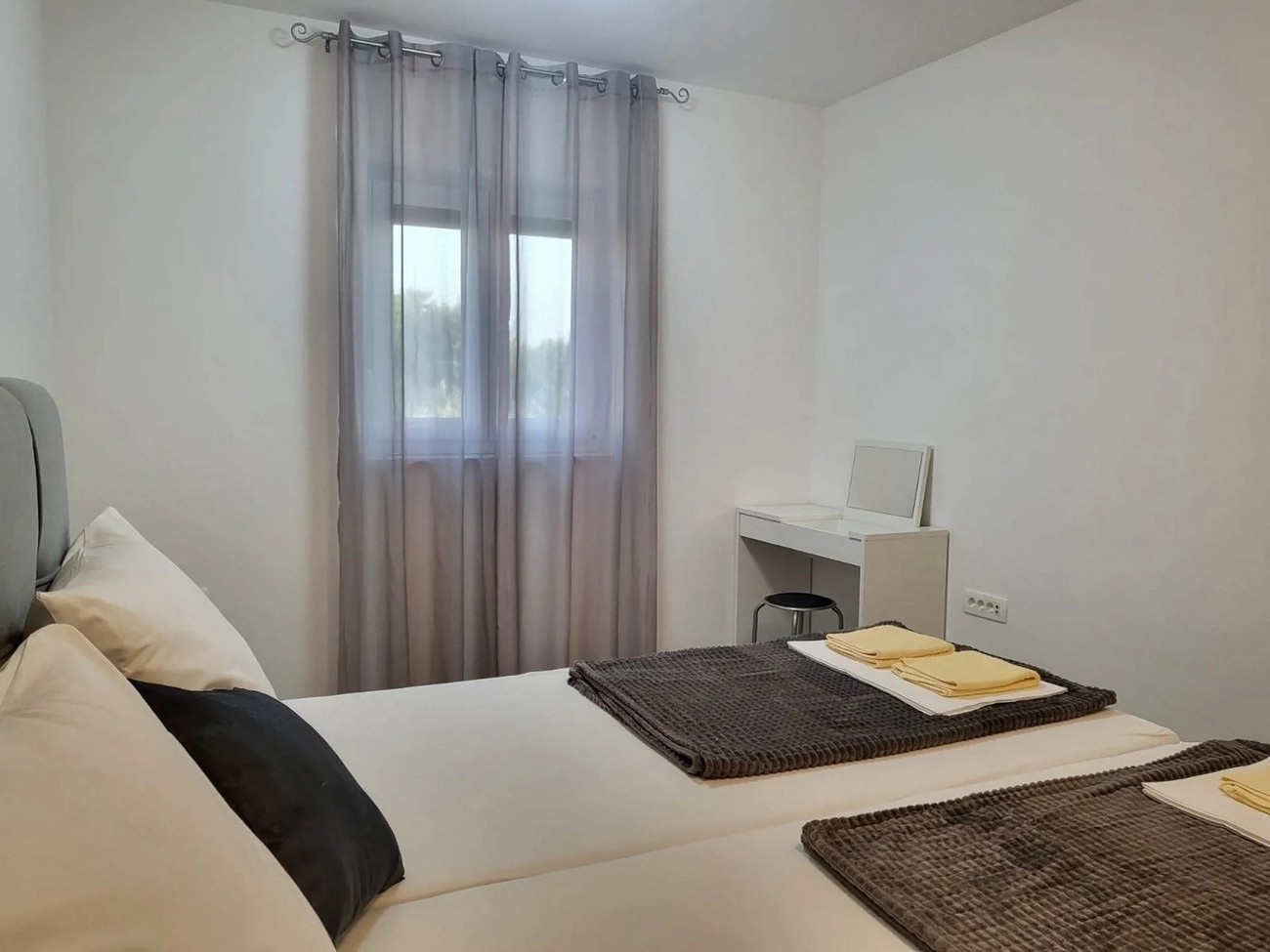 Three bedroom house with terrace Gabonjin, Krk  K